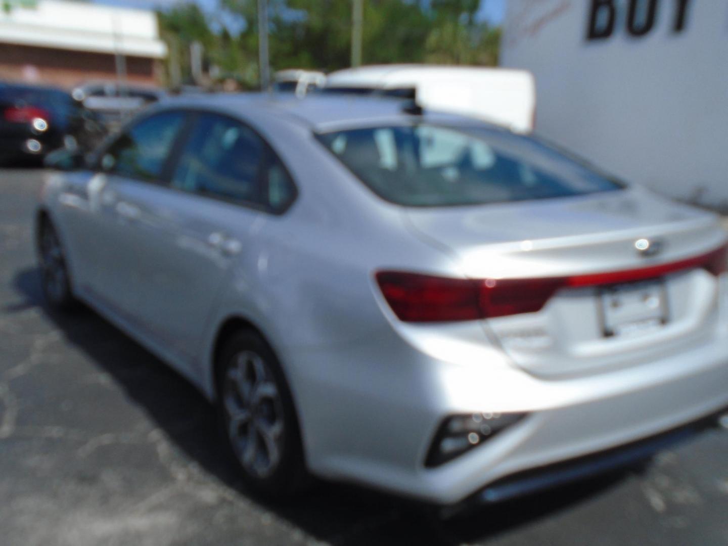 2019 Kia Forte LX 6A (3KPF24AD0KE) with an 2.0L L4 DOHC 16V engine, 6A transmission, located at 6112 N Florida Avenue, Tampa, FL, 33604, (888) 521-5131, 27.954929, -82.459534 - Photo#6