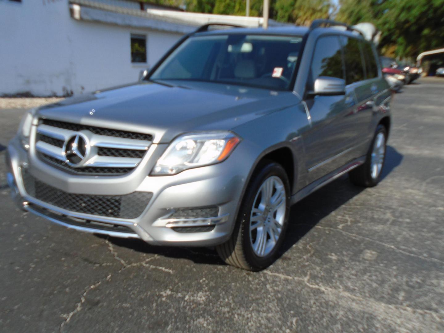 2013 Mercedes-Benz GLK-Class GLK350 (WDCGG5HB7DG) with an 3.5L V6 DOHC 24V engine, 7-Speed Automatic transmission, located at 6112 N Florida Avenue, Tampa, FL, 33604, (888) 521-5131, 27.954929, -82.459534 - Photo#2