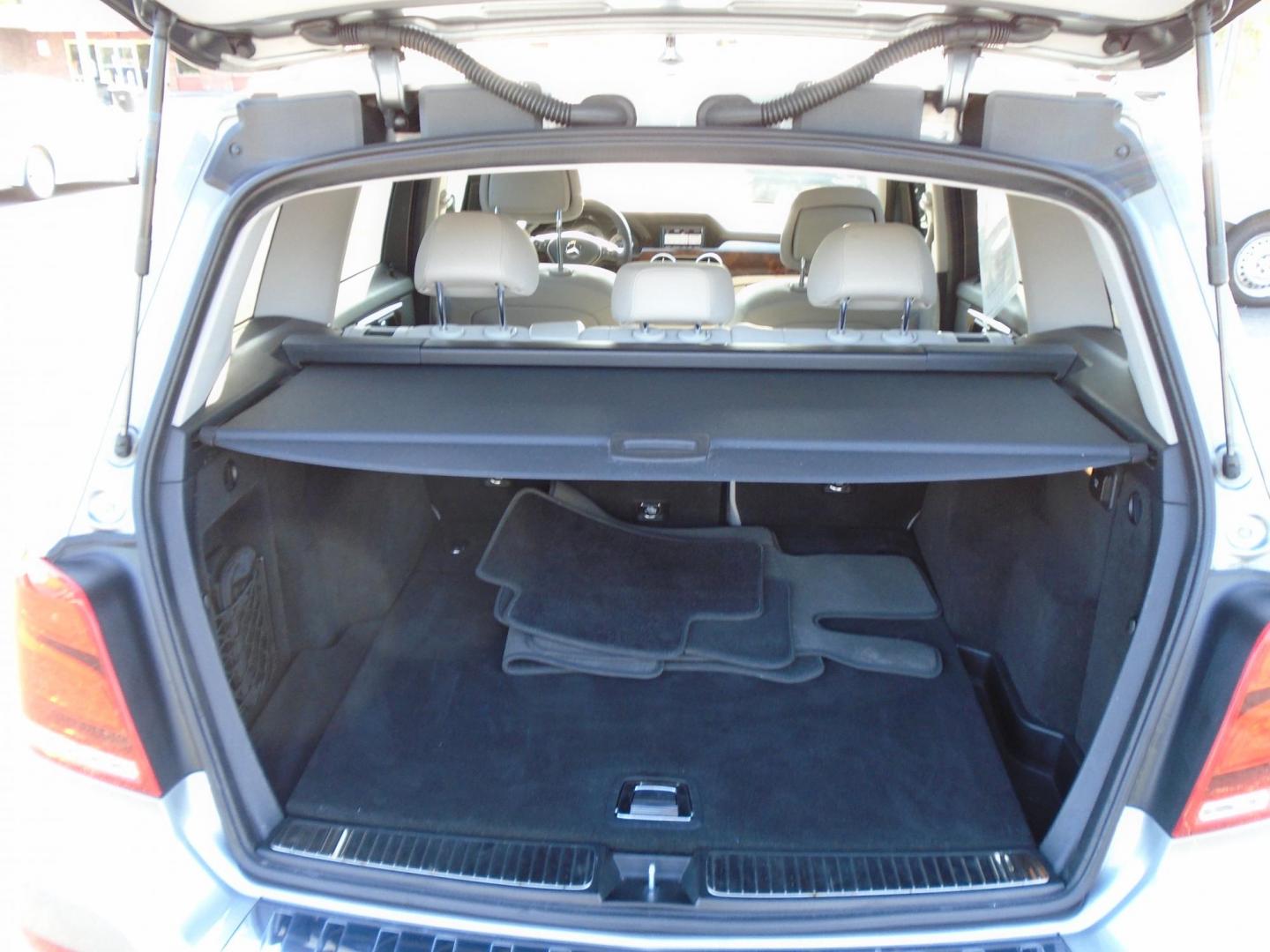 2013 Mercedes-Benz GLK-Class GLK350 (WDCGG5HB7DG) with an 3.5L V6 DOHC 24V engine, 7-Speed Automatic transmission, located at 6112 N Florida Avenue, Tampa, FL, 33604, (888) 521-5131, 27.954929, -82.459534 - Photo#5