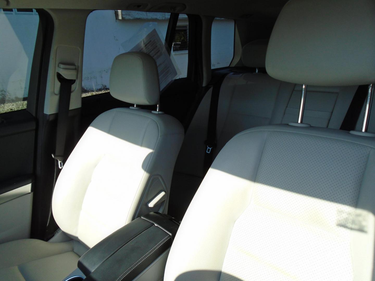 2013 Mercedes-Benz GLK-Class GLK350 (WDCGG5HB7DG) with an 3.5L V6 DOHC 24V engine, 7-Speed Automatic transmission, located at 6112 N Florida Avenue, Tampa, FL, 33604, (888) 521-5131, 27.954929, -82.459534 - Photo#9