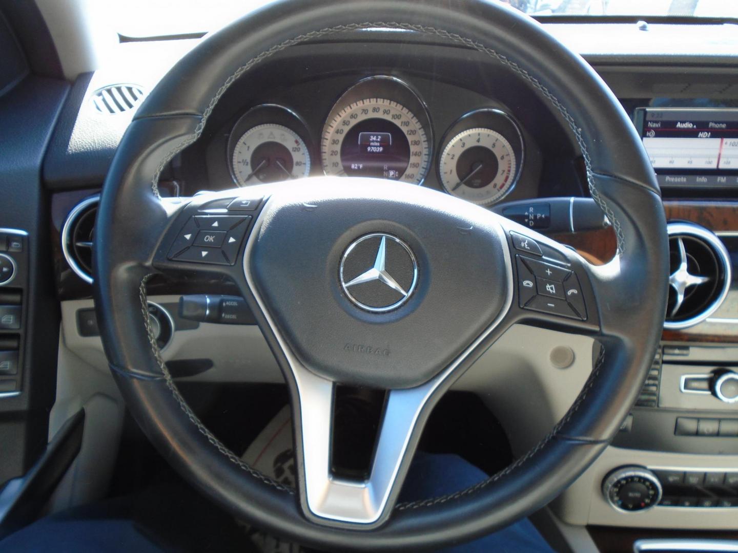 2013 Mercedes-Benz GLK-Class GLK350 (WDCGG5HB7DG) with an 3.5L V6 DOHC 24V engine, 7-Speed Automatic transmission, located at 6112 N Florida Avenue, Tampa, FL, 33604, (888) 521-5131, 27.954929, -82.459534 - Photo#11