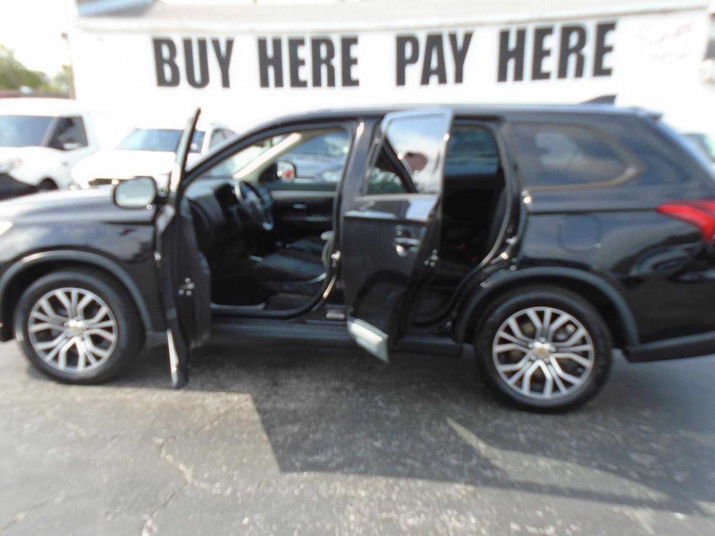 2017 Mitsubishi Outlander ES 2WD (JA4AD2A37HZ) with an 2.4L L4 DOHC 16V engine, CVT transmission, located at 6112 N Florida Avenue, Tampa, FL, 33604, (888) 521-5131, 27.954929, -82.459534 - Photo#1