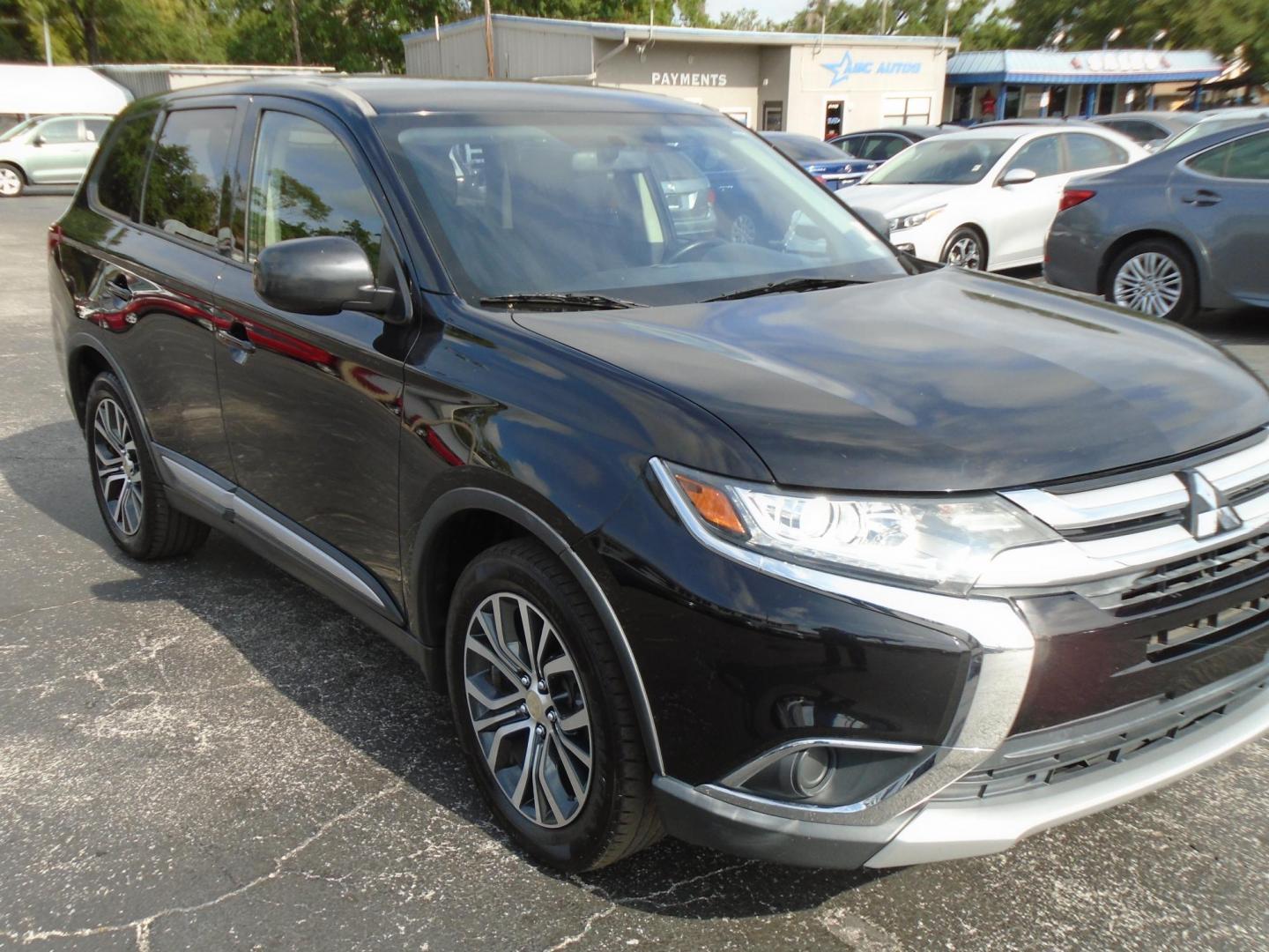 2017 Mitsubishi Outlander ES 2WD (JA4AD2A37HZ) with an 2.4L L4 DOHC 16V engine, CVT transmission, located at 6112 N Florida Avenue, Tampa, FL, 33604, (888) 521-5131, 27.954929, -82.459534 - Photo#5