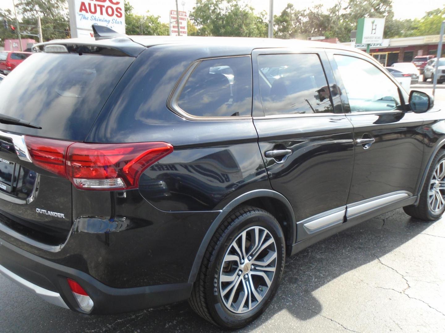 2017 Mitsubishi Outlander ES 2WD (JA4AD2A37HZ) with an 2.4L L4 DOHC 16V engine, CVT transmission, located at 6112 N Florida Avenue, Tampa, FL, 33604, (888) 521-5131, 27.954929, -82.459534 - Photo#7