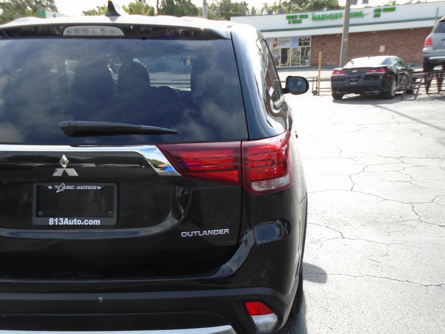 2017 Mitsubishi Outlander ES 2WD (JA4AD2A37HZ) with an 2.4L L4 DOHC 16V engine, CVT transmission, located at 6112 N Florida Avenue, Tampa, FL, 33604, (888) 521-5131, 27.954929, -82.459534 - Photo#8