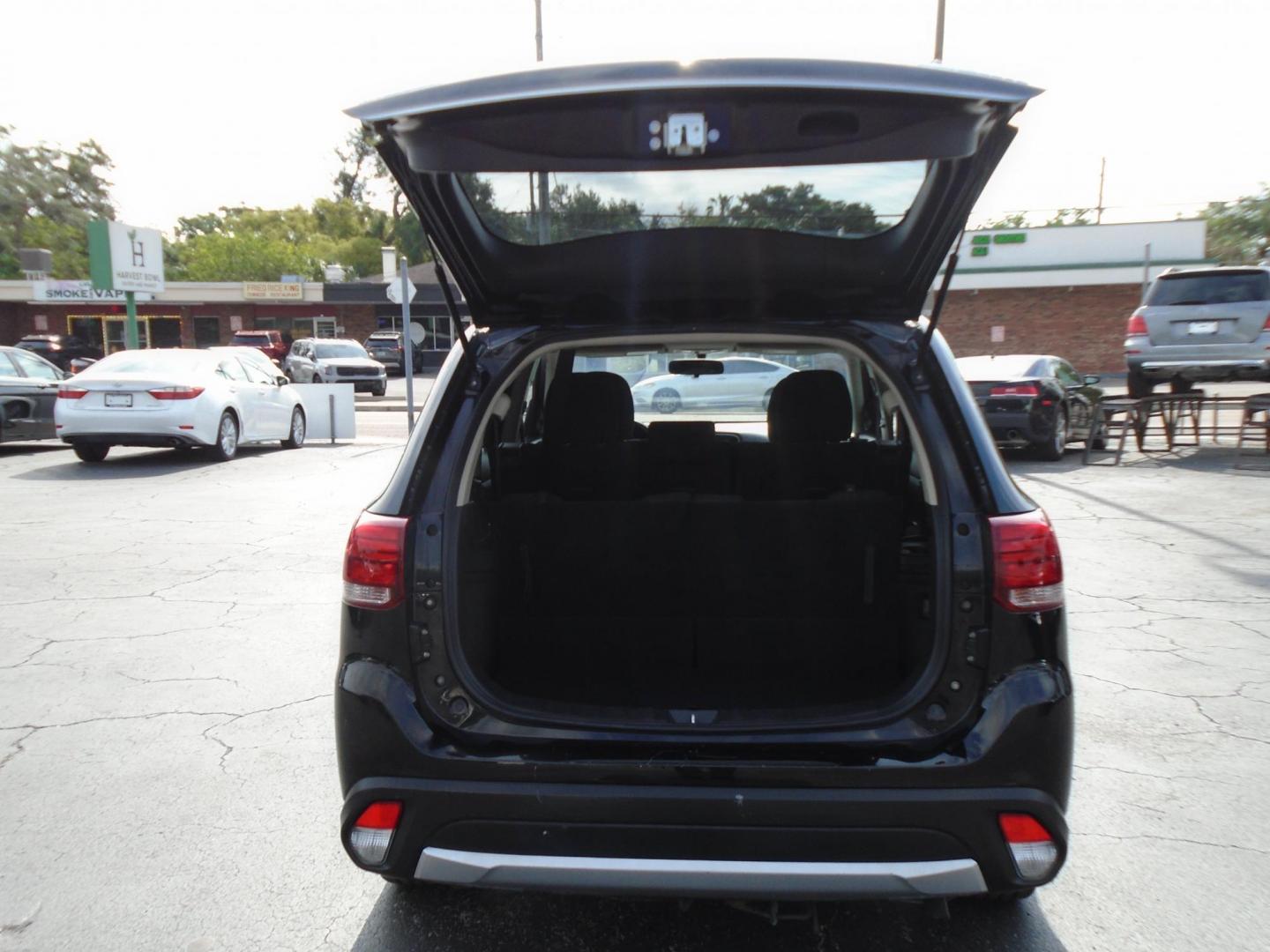 2017 Mitsubishi Outlander ES 2WD (JA4AD2A37HZ) with an 2.4L L4 DOHC 16V engine, CVT transmission, located at 6112 N Florida Avenue, Tampa, FL, 33604, (888) 521-5131, 27.954929, -82.459534 - Photo#10