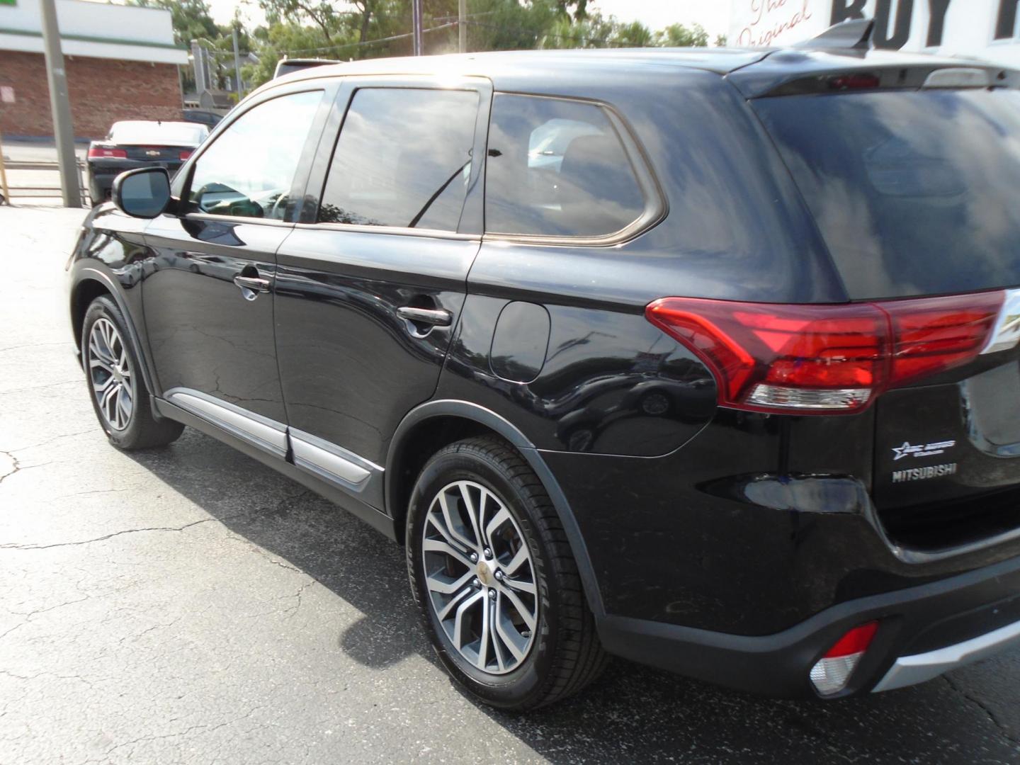 2017 Mitsubishi Outlander ES 2WD (JA4AD2A37HZ) with an 2.4L L4 DOHC 16V engine, CVT transmission, located at 6112 N Florida Avenue, Tampa, FL, 33604, (888) 521-5131, 27.954929, -82.459534 - Photo#12
