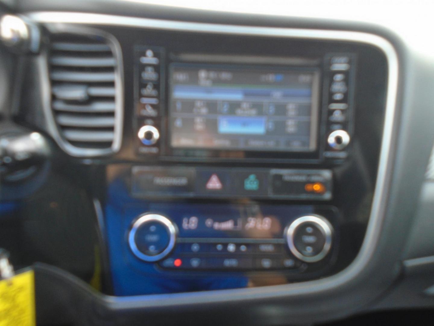 2017 Mitsubishi Outlander ES 2WD (JA4AD2A37HZ) with an 2.4L L4 DOHC 16V engine, CVT transmission, located at 6112 N Florida Avenue, Tampa, FL, 33604, (888) 521-5131, 27.954929, -82.459534 - Photo#17