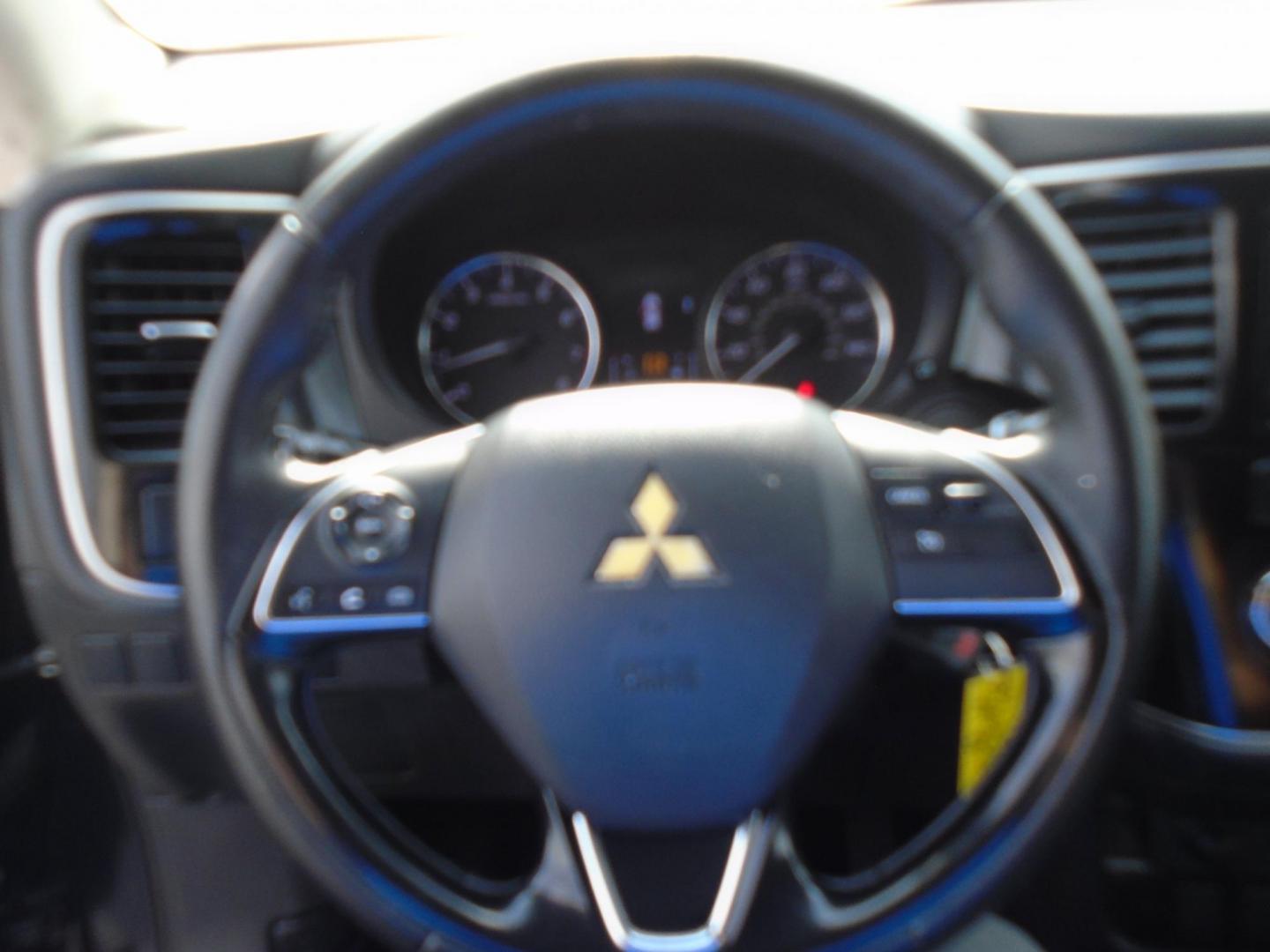 2017 Mitsubishi Outlander ES 2WD (JA4AD2A37HZ) with an 2.4L L4 DOHC 16V engine, CVT transmission, located at 6112 N Florida Avenue, Tampa, FL, 33604, (888) 521-5131, 27.954929, -82.459534 - Photo#19