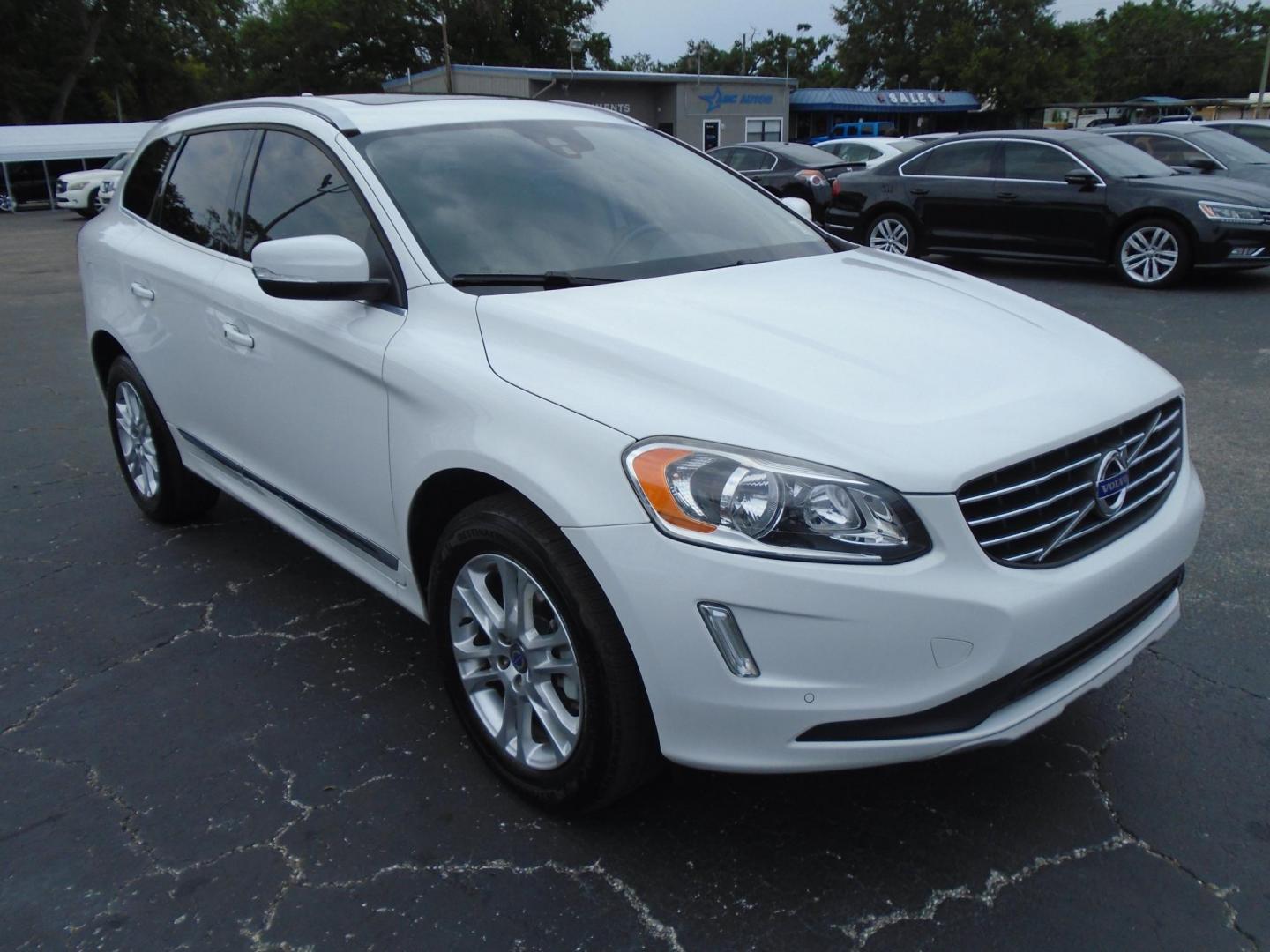 2016 Volvo XC60 T5 Premier AWD (YV4612RK9G2) with an 2.5L L5 DOHC 20V TURBO engine, 8A transmission, located at 6112 N Florida Avenue, Tampa, FL, 33604, (888) 521-5131, 27.954929, -82.459534 - Photo#1