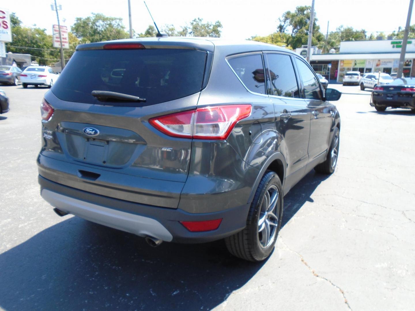2016 Ford Escape SE FWD (1FMCU0G76GU) with an 2.5L L4 DOHC 16V engine, 6-Speed Automatic transmission, located at 6112 N Florida Avenue, Tampa, FL, 33604, (888) 521-5131, 27.954929, -82.459534 - Photo#5
