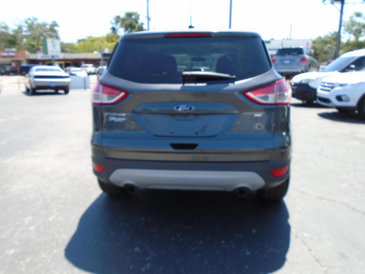 2016 Ford Escape SE FWD (1FMCU0G76GU) with an 2.5L L4 DOHC 16V engine, 6-Speed Automatic transmission, located at 6112 N Florida Avenue, Tampa, FL, 33604, (888) 521-5131, 27.954929, -82.459534 - Photo#4