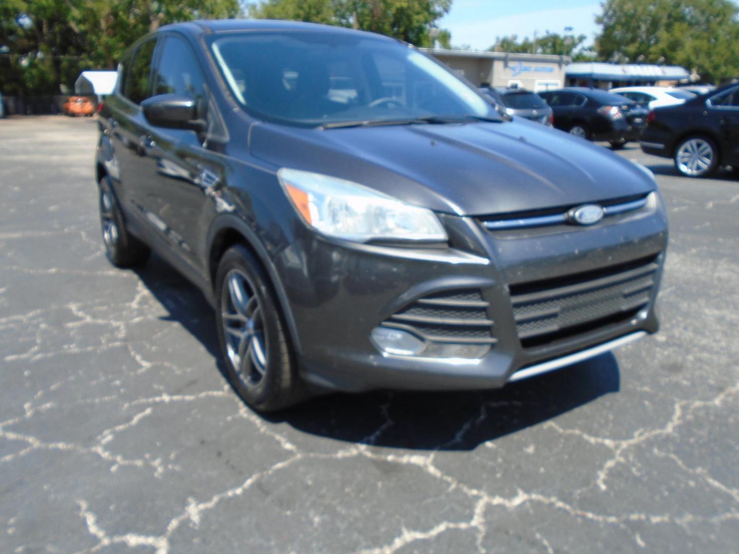 2016 Ford Escape SE FWD (1FMCU0G76GU) with an 2.5L L4 DOHC 16V engine, 6-Speed Automatic transmission, located at 6112 N Florida Avenue, Tampa, FL, 33604, (888) 521-5131, 27.954929, -82.459534 - Photo#3