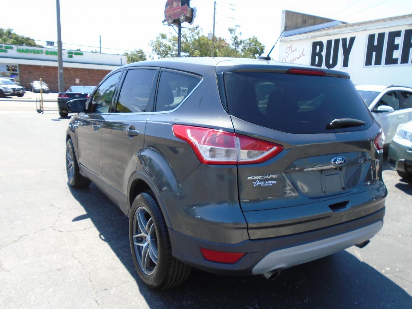 2016 Ford Escape SE FWD (1FMCU0G76GU) with an 2.5L L4 DOHC 16V engine, 6-Speed Automatic transmission, located at 6112 N Florida Avenue, Tampa, FL, 33604, (888) 521-5131, 27.954929, -82.459534 - Photo#6
