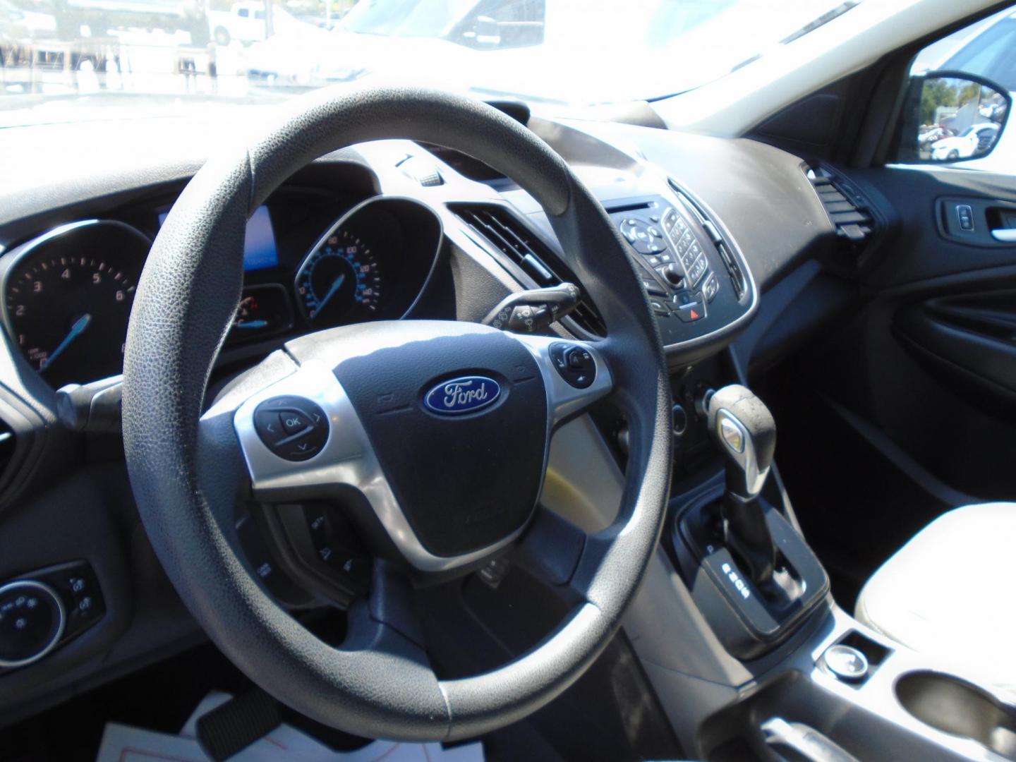 2016 Ford Escape SE FWD (1FMCU0G76GU) with an 2.5L L4 DOHC 16V engine, 6-Speed Automatic transmission, located at 6112 N Florida Avenue, Tampa, FL, 33604, (888) 521-5131, 27.954929, -82.459534 - Photo#9