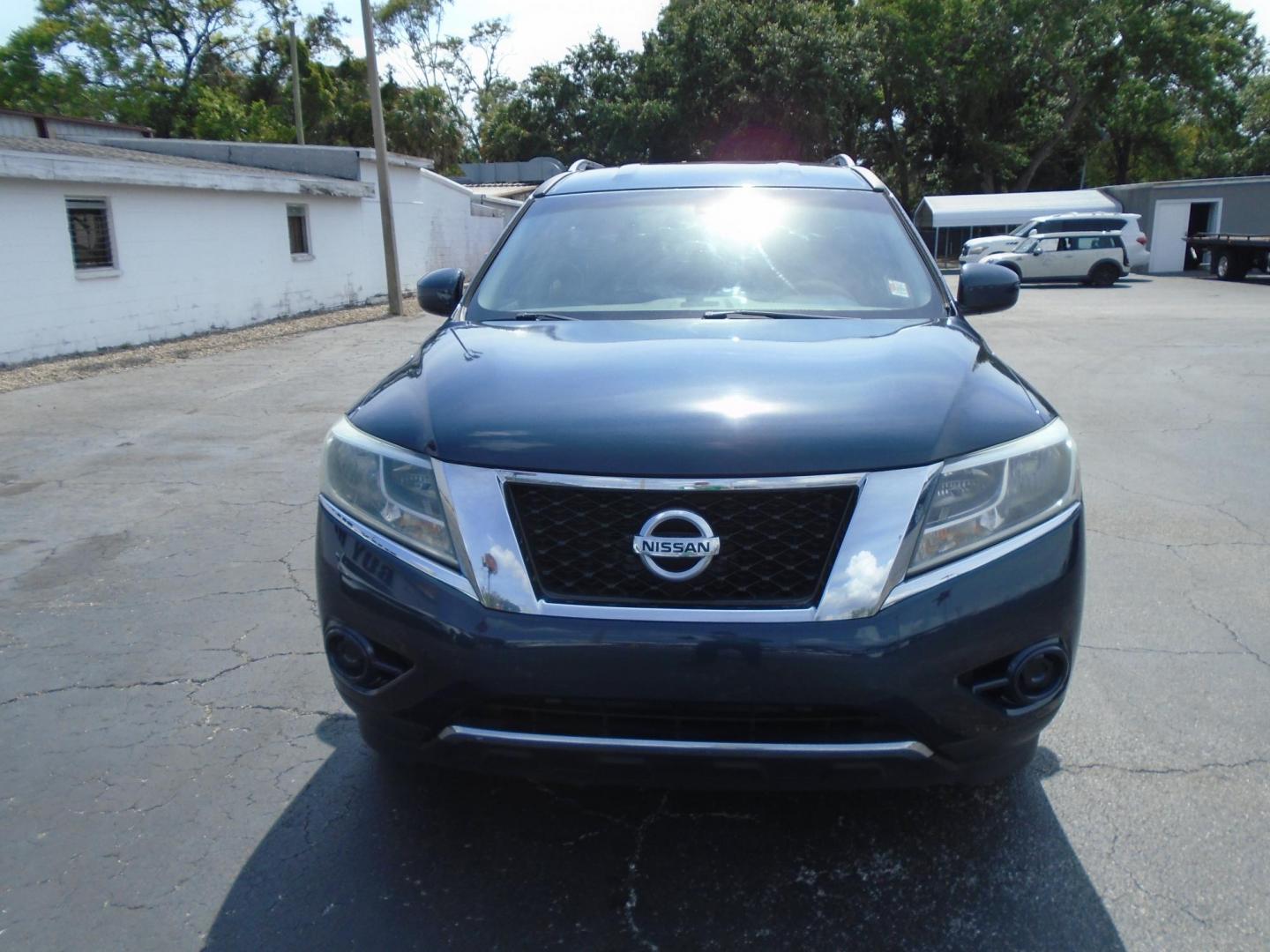 2013 Nissan Pathfinder LE 2WD (5N1AR2MN5DC) with an 3.5L V6 DOHC 24V engine, Continuously Variable Transmission transmission, located at 6112 N Florida Avenue, Tampa, FL, 33604, (888) 521-5131, 27.954929, -82.459534 - Photo#1
