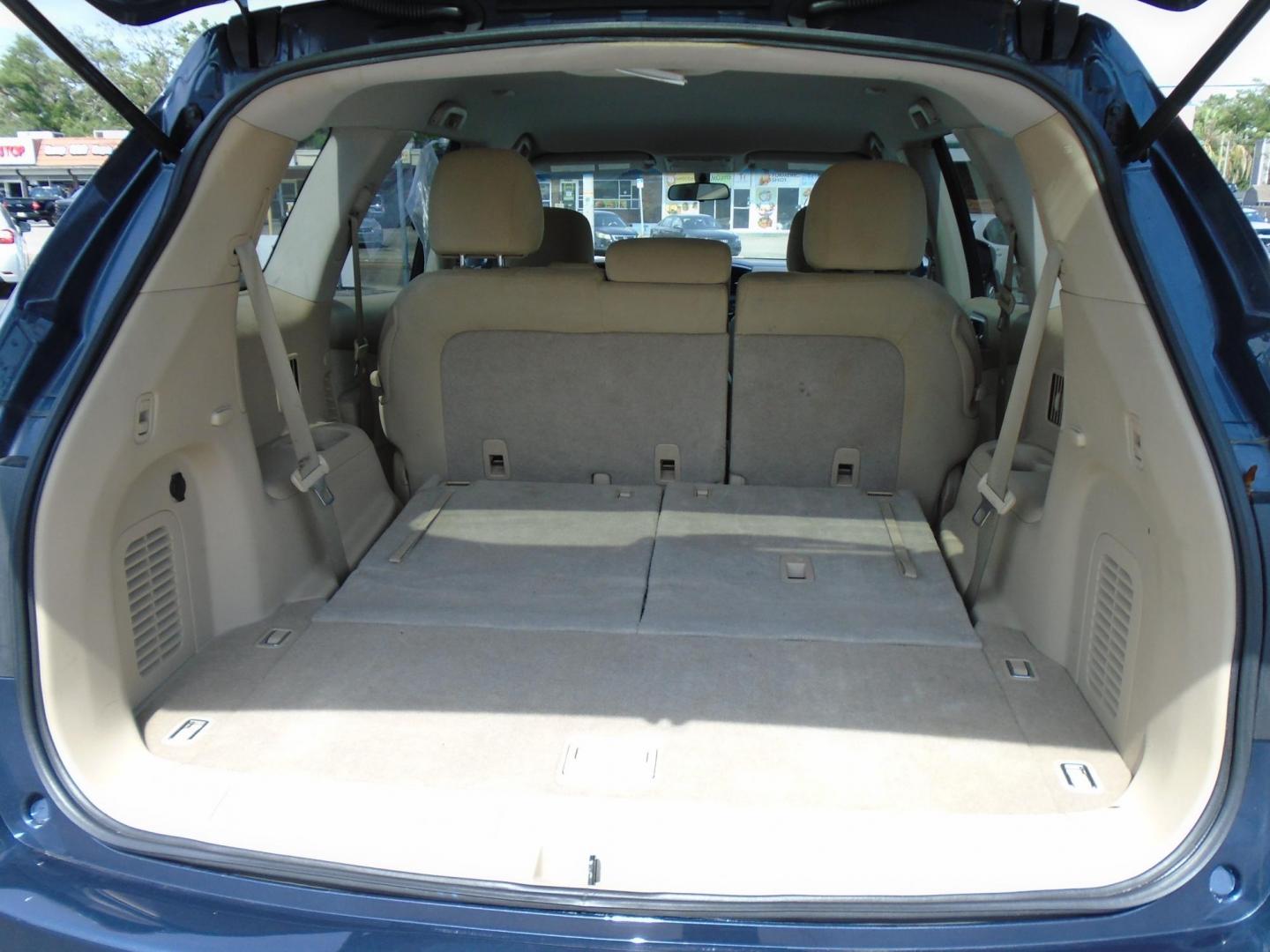 2013 Nissan Pathfinder LE 2WD (5N1AR2MN5DC) with an 3.5L V6 DOHC 24V engine, Continuously Variable Transmission transmission, located at 6112 N Florida Avenue, Tampa, FL, 33604, (888) 521-5131, 27.954929, -82.459534 - Photo#6