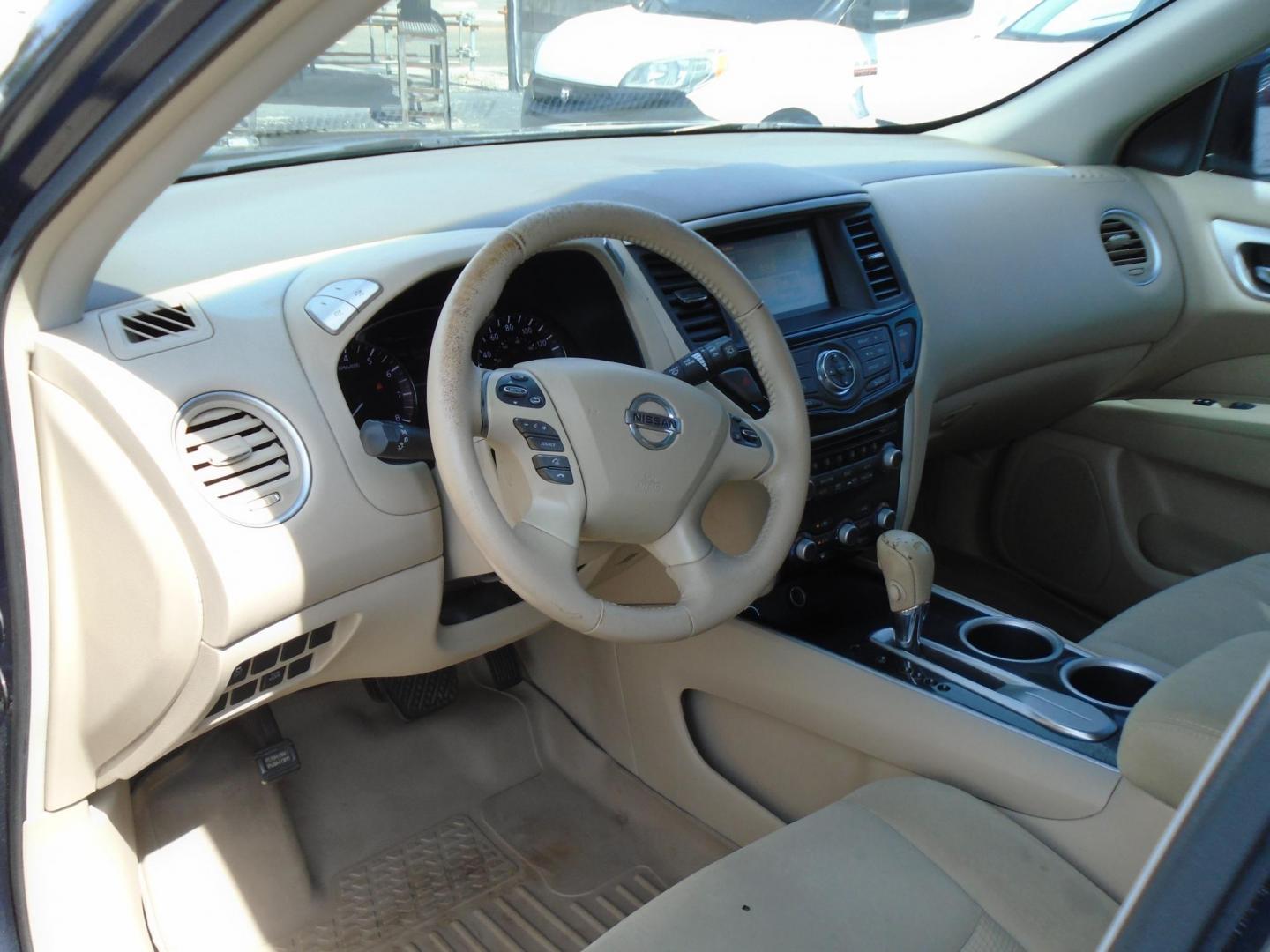 2013 Nissan Pathfinder LE 2WD (5N1AR2MN5DC) with an 3.5L V6 DOHC 24V engine, Continuously Variable Transmission transmission, located at 6112 N Florida Avenue, Tampa, FL, 33604, (888) 521-5131, 27.954929, -82.459534 - Photo#9