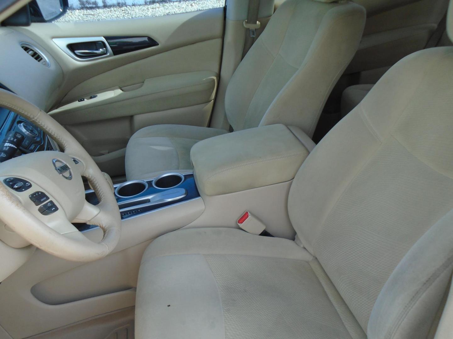 2013 Nissan Pathfinder LE 2WD (5N1AR2MN5DC) with an 3.5L V6 DOHC 24V engine, Continuously Variable Transmission transmission, located at 6112 N Florida Avenue, Tampa, FL, 33604, (888) 521-5131, 27.954929, -82.459534 - Photo#10