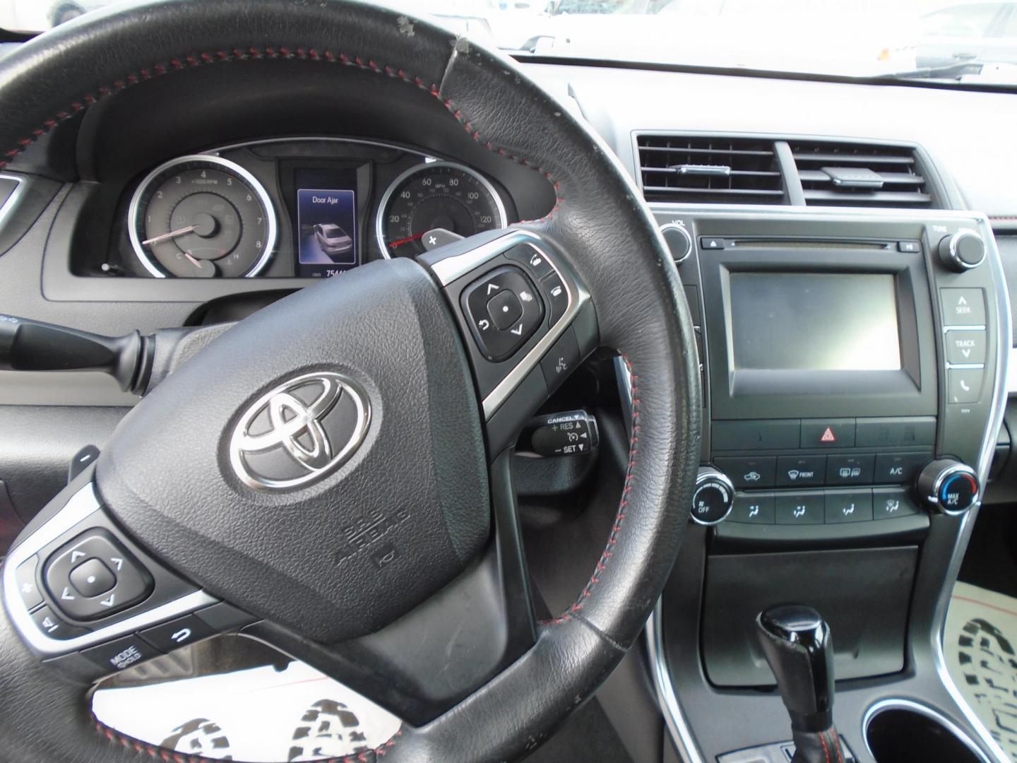 2017 Toyota Camry SE (4T1BF1FK6HU) with an 2.5L L4 DOHC 16V engine, 6A transmission, located at 5117 SR 674, Wimauma, FL, 33598, (813) 938-5846, 27.712418, -82.322784 - Photo#6