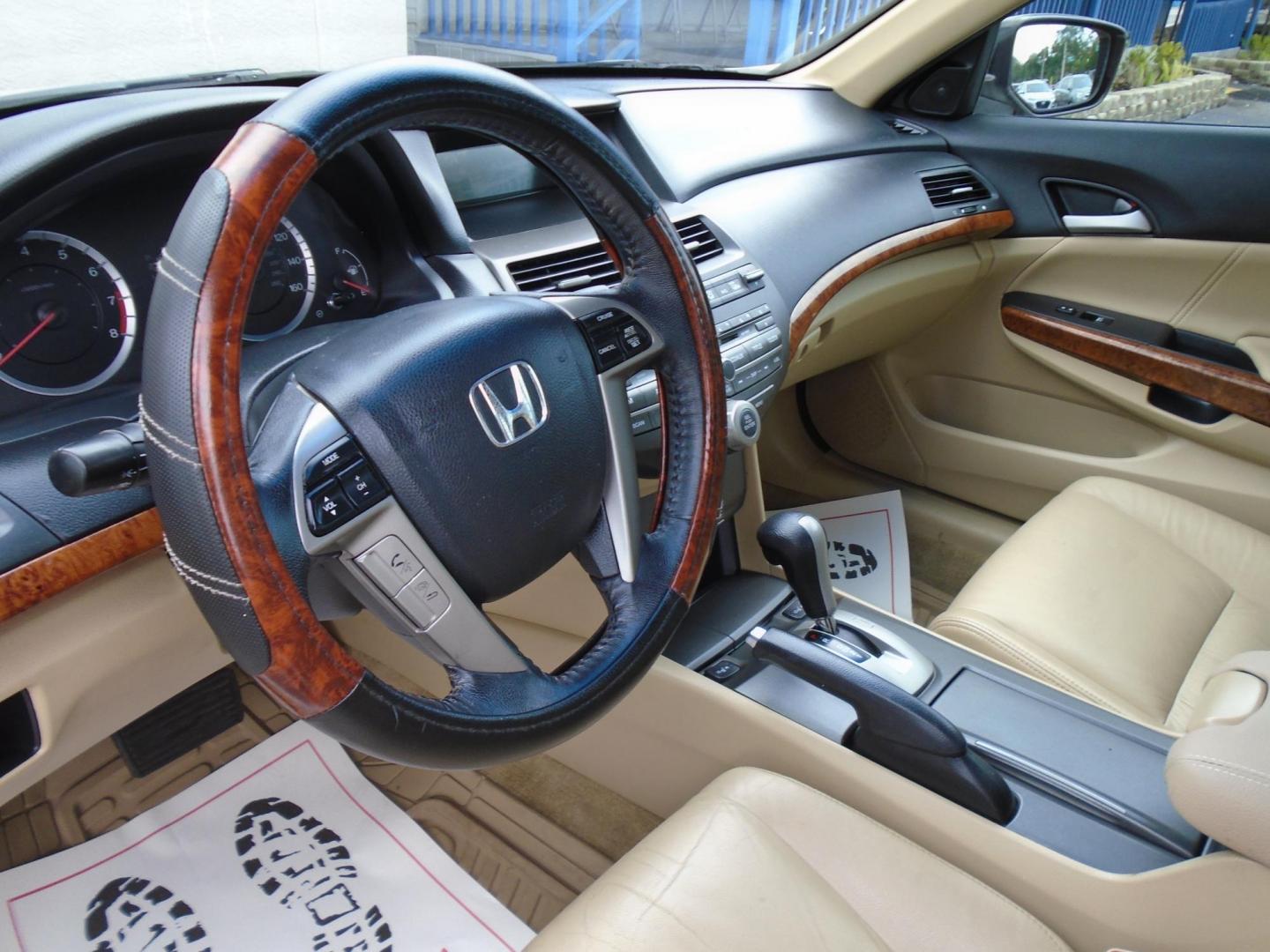 2011 Honda Accord EX-L V-6 Sedan AT (5KBCP3F89BB) with an 3.5L V6 SOHC 24V engine, 5-Speed Automatic transmission, located at 6112 N Florida Avenue, Tampa, FL, 33604, (888) 521-5131, 27.954929, -82.459534 - Photo#3