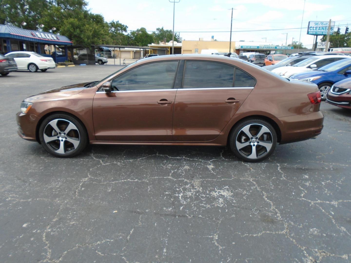 2017 Volkswagen Jetta 1.4T SE 6A (3VWDB7AJ1HM) with an 1.4L L4 DOHC 20V engine, 6A transmission, located at 6112 N Florida Avenue, Tampa, FL, 33604, (888) 521-5131, 27.954929, -82.459534 - Photo#0