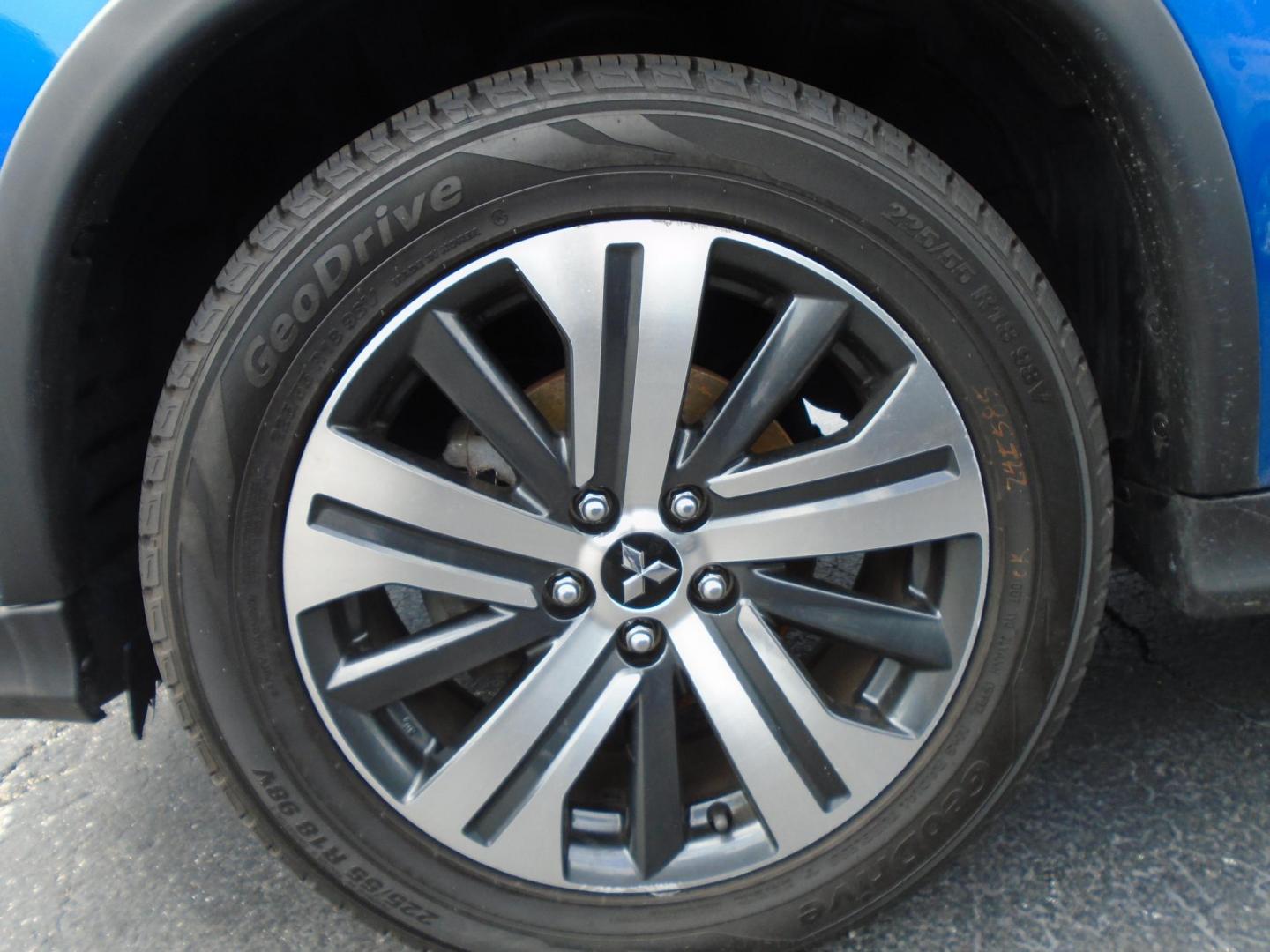 2020 Mitsubishi Outlander Sport 2.0 ES CVT (JA4AP3AU6LU) with an 2.0L L4 DOHC 16V engine, CVT transmission, located at 6112 N Florida Avenue, Tampa, FL, 33604, (888) 521-5131, 27.954929, -82.459534 - Photo#4