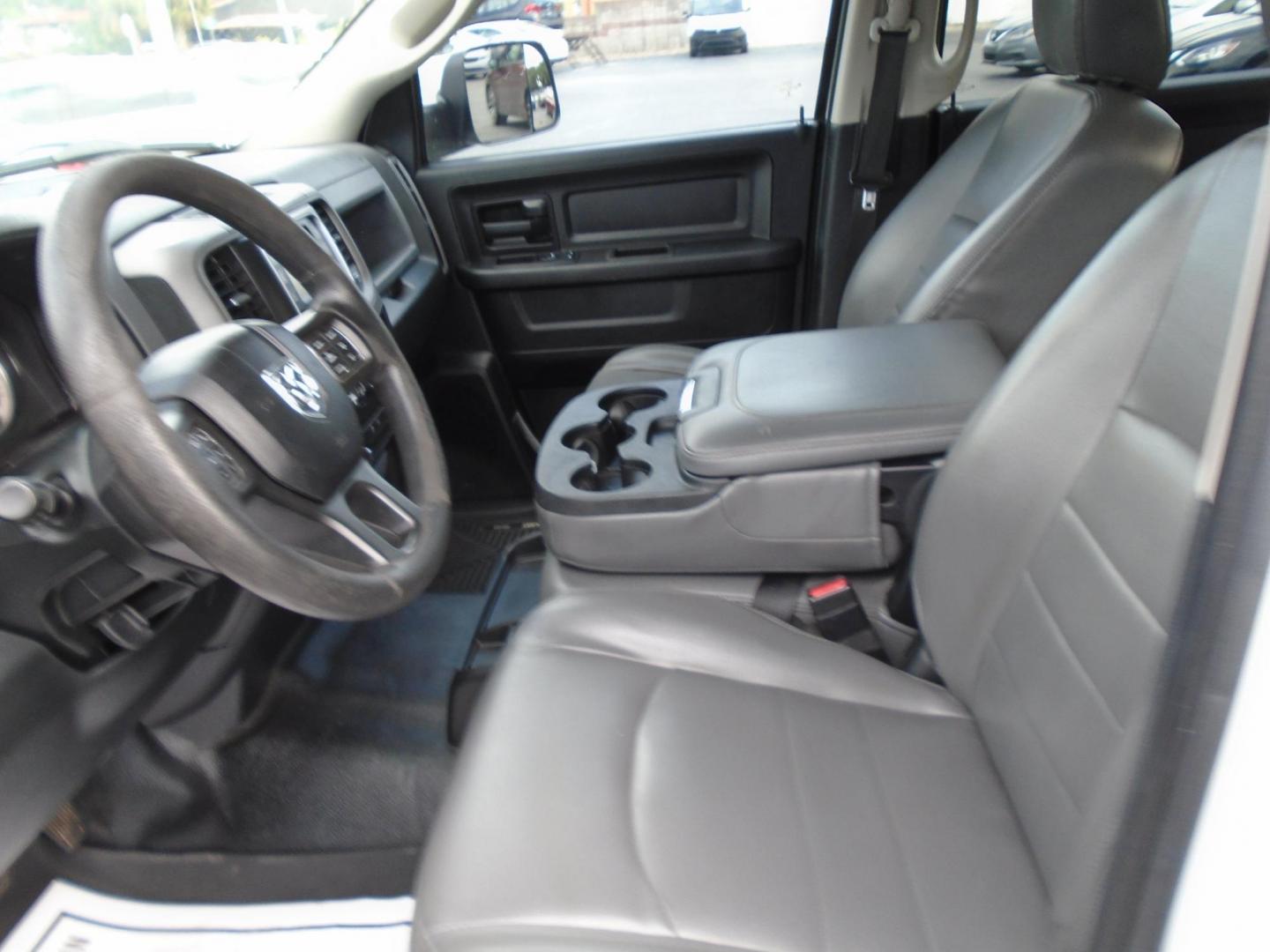2017 RAM 1500 Tradesman Crew Cab SWB 2WD (3C6RR6KT4HG) with an 5.7L V8 OHV 16V engine, 8A transmission, located at 6112 N Florida Avenue, Tampa, FL, 33604, (888) 521-5131, 27.954929, -82.459534 - Photo#5