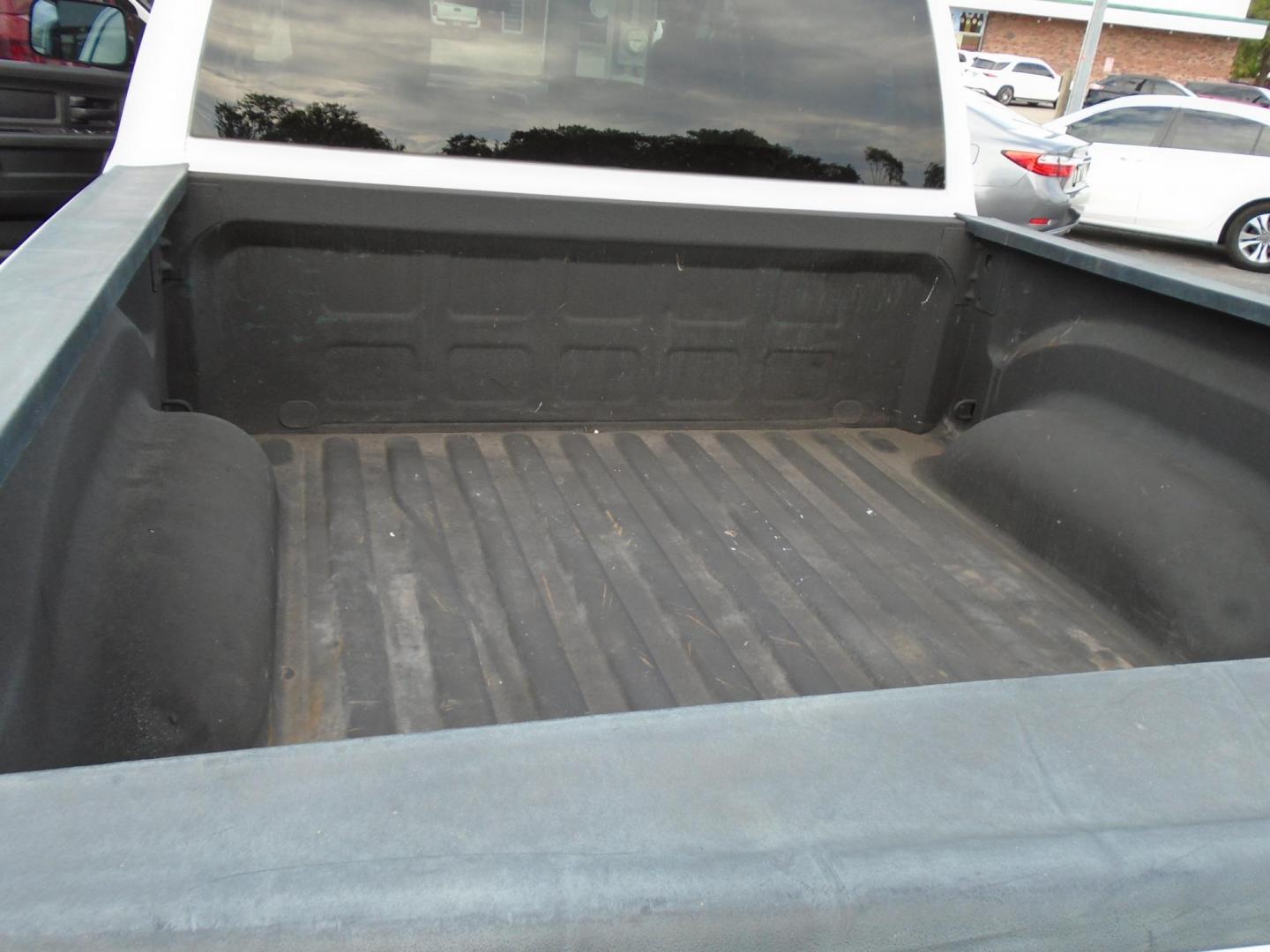 2017 RAM 1500 Tradesman Crew Cab SWB 2WD (3C6RR6KT4HG) with an 5.7L V8 OHV 16V engine, 8A transmission, located at 6112 N Florida Avenue, Tampa, FL, 33604, (888) 521-5131, 27.954929, -82.459534 - Photo#4