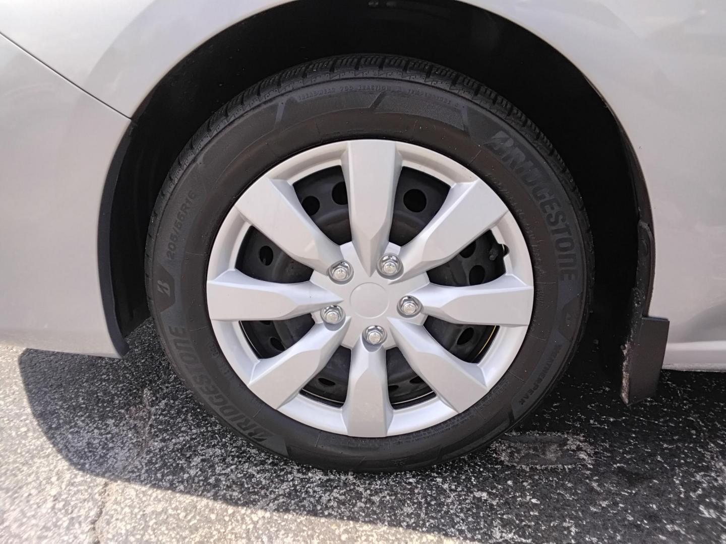 2018 SILVER /Black Subaru Impreza 2.0i CVT 5-Door (4S3GTAA66J3) with an 2.0L H4 DOHC 16V engine, CVT transmission, located at 6112 N Florida Avenue, Tampa, FL, 33604, (888) 521-5131, 27.954929, -82.459534 - $499 DOWN PLUS TAX & TAG.- Photo#10