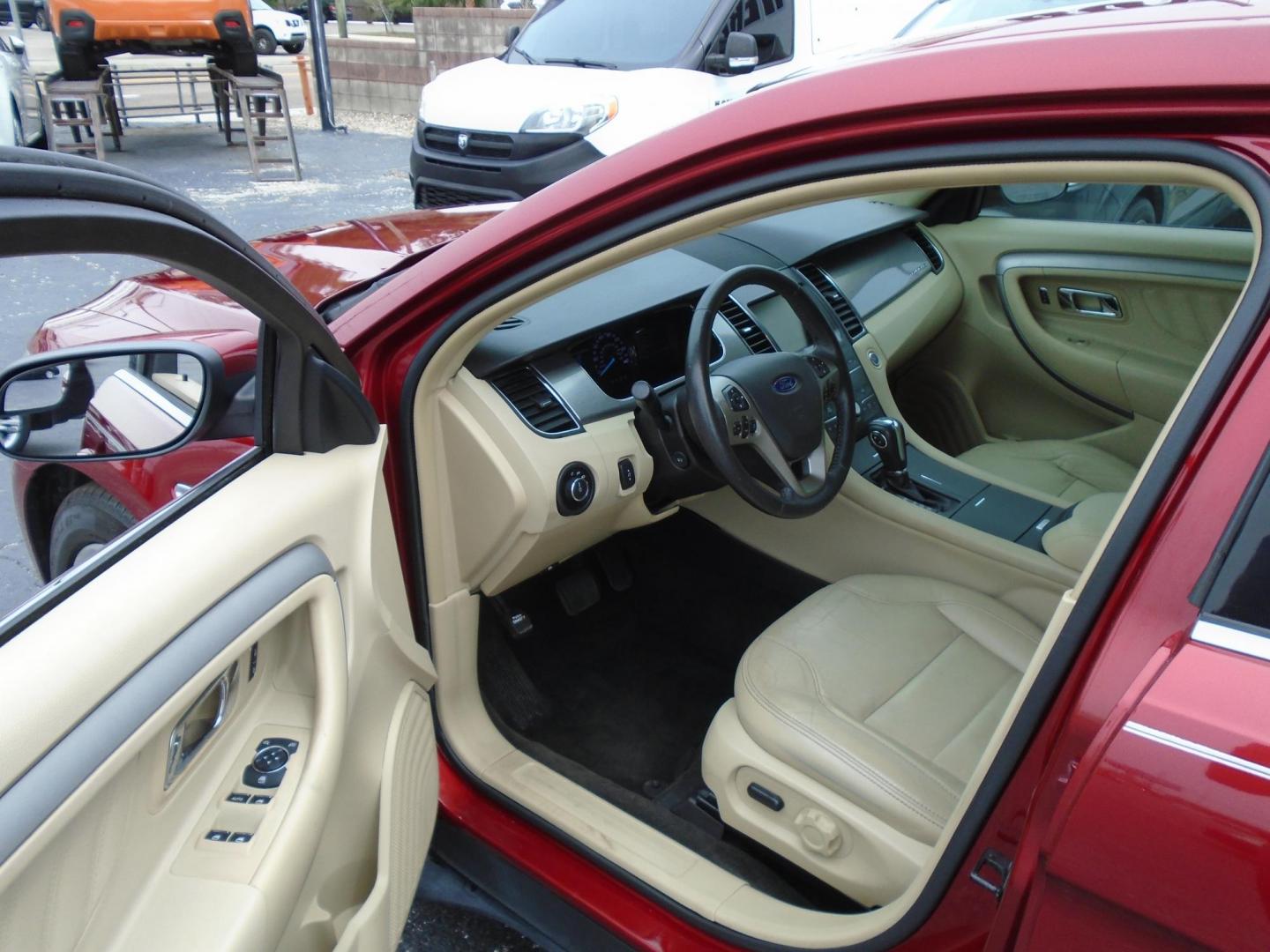 2015 Ford Taurus SEL FWD (1FAHP2E83FG) with an 3.5L V6 DOHC 24V engine, 6-Speed Automatic transmission, located at 6112 N Florida Avenue, Tampa, FL, 33604, (888) 521-5131, 27.954929, -82.459534 - Photo#8