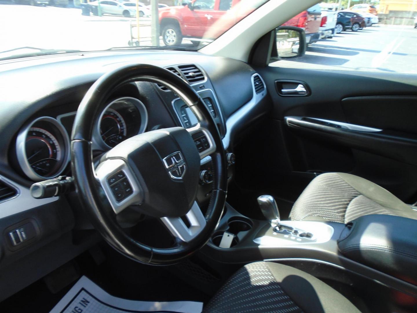 2020 Dodge Journey SE Value (3C4PDCAB7LT) with an 2.4L L4 DOHC 16V engine, 6A transmission, located at 6112 N Florida Avenue, Tampa, FL, 33604, (888) 521-5131, 27.954929, -82.459534 - Photo#4
