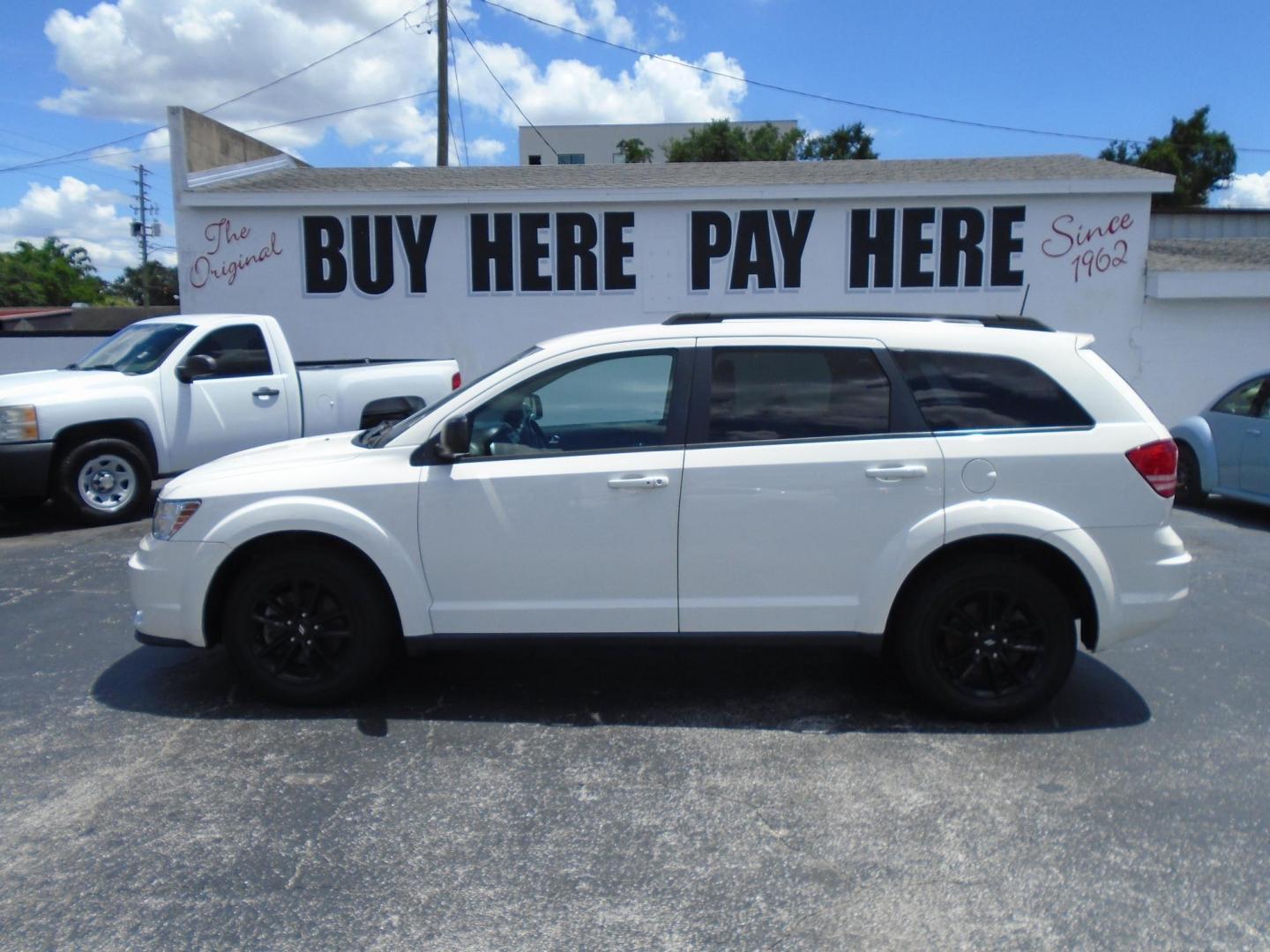 2020 White /Grey Dodge Journey SE Value (3C4PDCAB7LT) with an 2.4L L4 DOHC 16V engine, 6A transmission, located at 6112 N Florida Avenue, Tampa, FL, 33604, (888) 521-5131, 27.954929, -82.459534 - 499 DOWN PLUS TAX & TAG - Photo#0