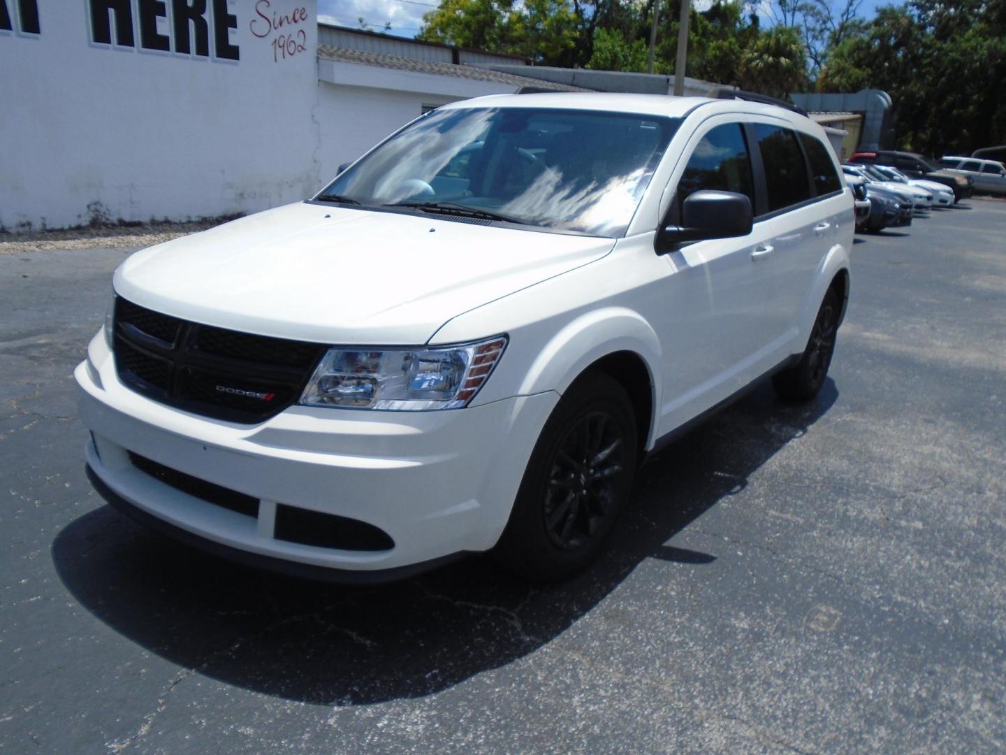 2020 White /Grey Dodge Journey SE Value (3C4PDCAB7LT) with an 2.4L L4 DOHC 16V engine, 6A transmission, located at 6112 N Florida Avenue, Tampa, FL, 33604, (888) 521-5131, 27.954929, -82.459534 - 499 DOWN PLUS TAX & TAG - Photo#3