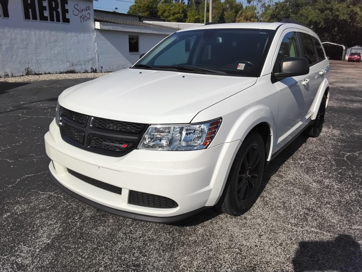 2020 White /Grey Dodge Journey SE Value (3C4PDCAB7LT) with an 2.4L L4 DOHC 16V engine, 6A transmission, located at 6112 N Florida Avenue, Tampa, FL, 33604, (888) 521-5131, 27.954929, -82.459534 - $499 DOWN PLUS TAX & TAG- Photo#1