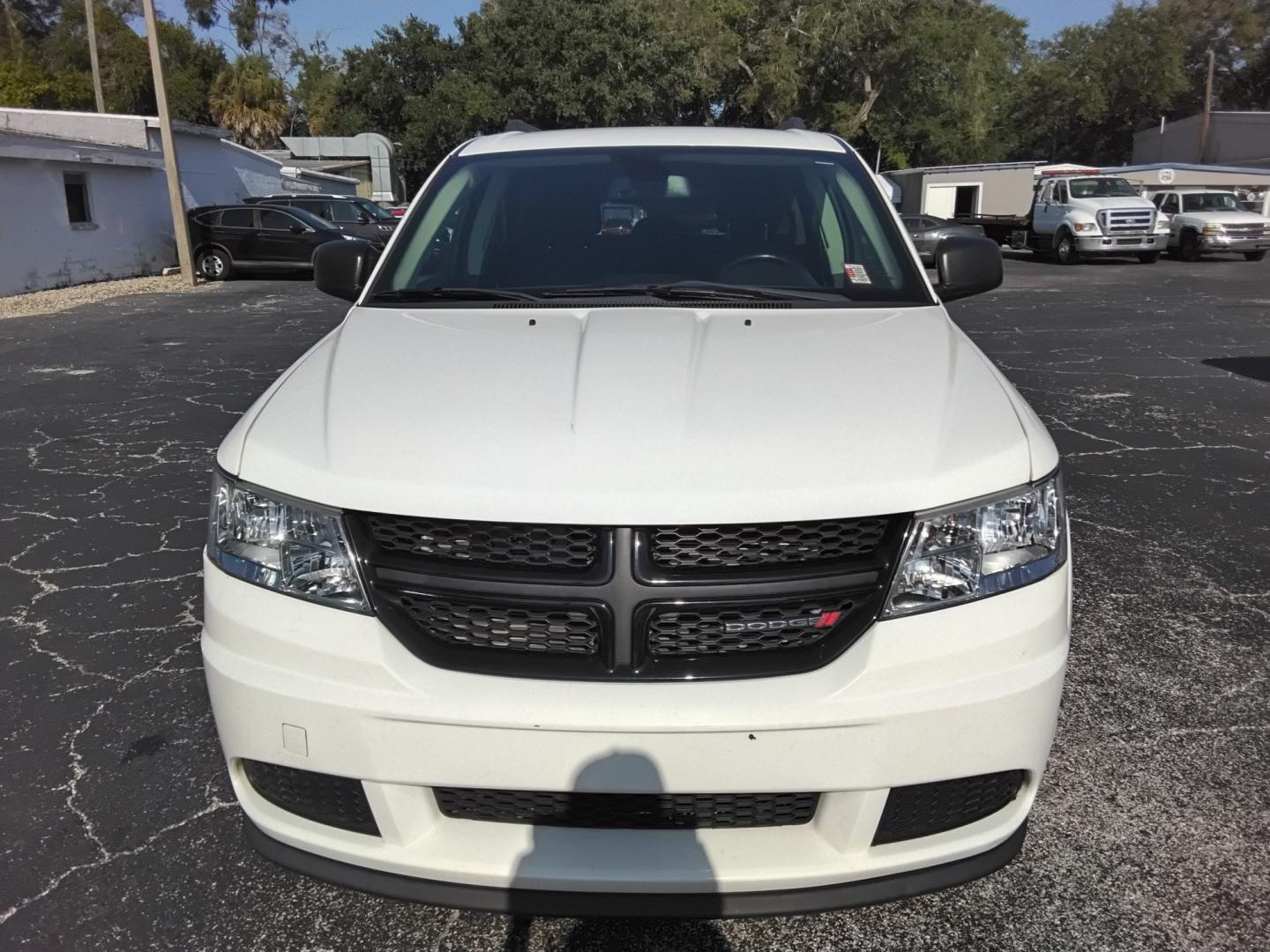 2020 White /Grey Dodge Journey SE Value (3C4PDCAB7LT) with an 2.4L L4 DOHC 16V engine, 6A transmission, located at 6112 N Florida Avenue, Tampa, FL, 33604, (888) 521-5131, 27.954929, -82.459534 - $499 DOWN PLUS TAX & TAG- Photo#3