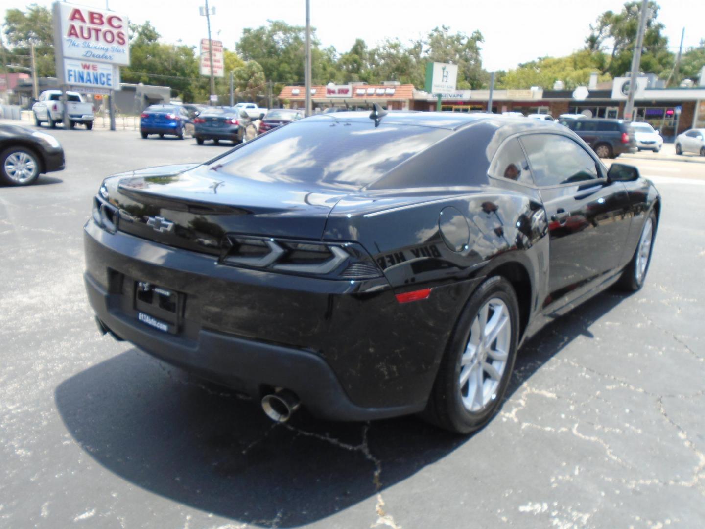 2015 Chevrolet Camaro 2LS Coupe (2G1FB1E34F9) with an 3.6L V6 DOHC 24V FFV engine, 6-Speed Automatic transmission, located at 6112 N Florida Avenue, Tampa, FL, 33604, (888) 521-5131, 27.954929, -82.459534 - Photo#5
