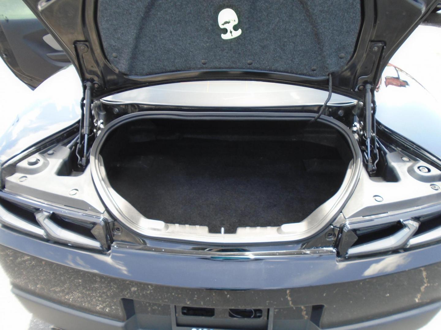 2015 Chevrolet Camaro 2LS Coupe (2G1FB1E34F9) with an 3.6L V6 DOHC 24V FFV engine, 6-Speed Automatic transmission, located at 6112 N Florida Avenue, Tampa, FL, 33604, (888) 521-5131, 27.954929, -82.459534 - Photo#7