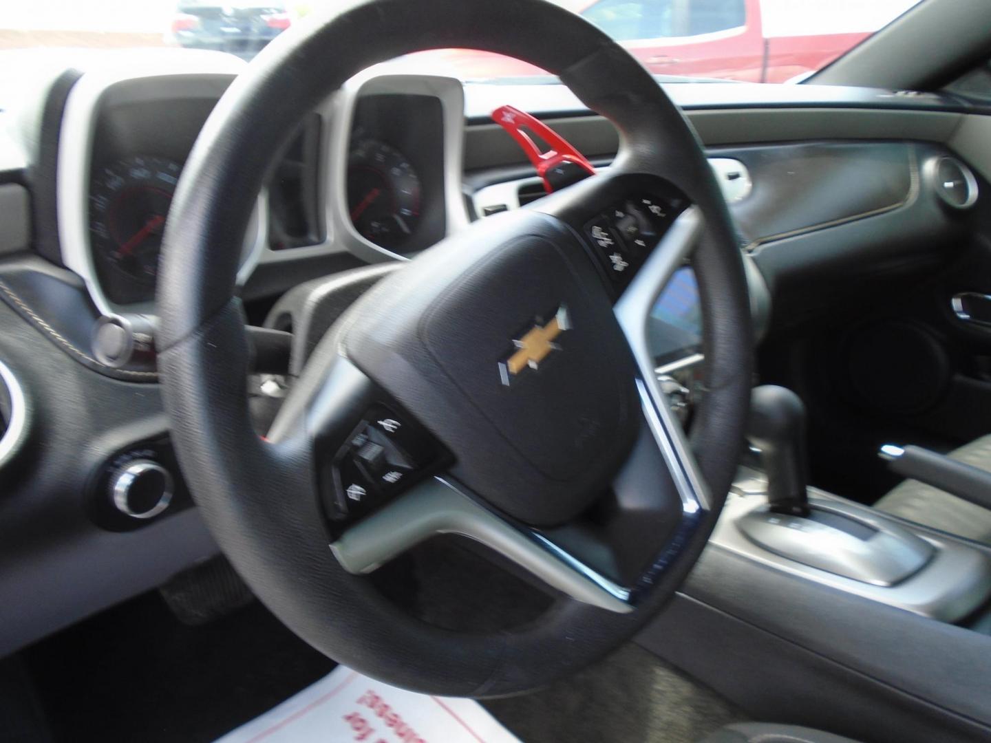 2015 Chevrolet Camaro 2LS Coupe (2G1FB1E34F9) with an 3.6L V6 DOHC 24V FFV engine, 6-Speed Automatic transmission, located at 6112 N Florida Avenue, Tampa, FL, 33604, (888) 521-5131, 27.954929, -82.459534 - Photo#9