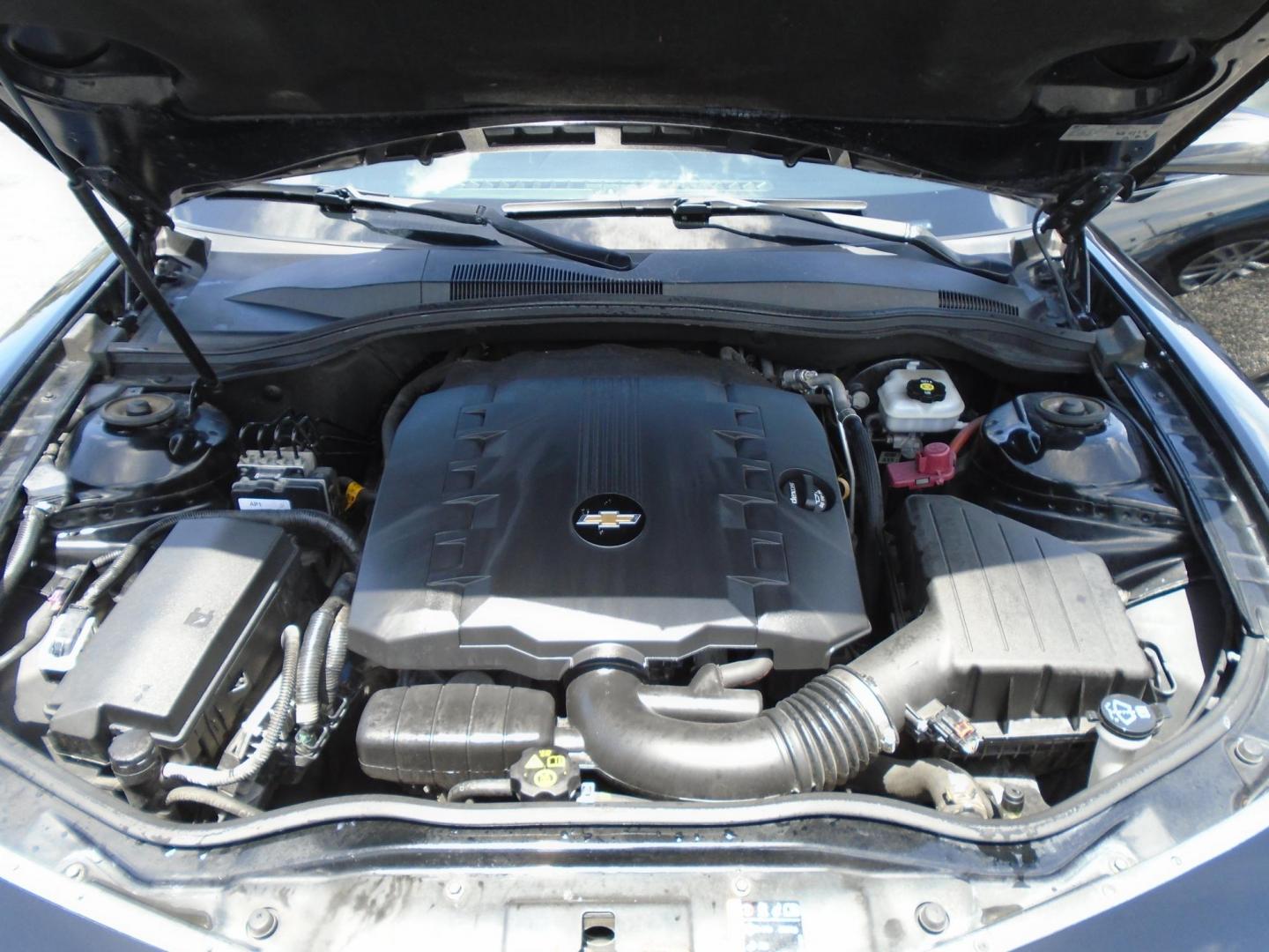 2015 Chevrolet Camaro 2LS Coupe (2G1FB1E34F9) with an 3.6L V6 DOHC 24V FFV engine, 6-Speed Automatic transmission, located at 6112 N Florida Avenue, Tampa, FL, 33604, (888) 521-5131, 27.954929, -82.459534 - Photo#10