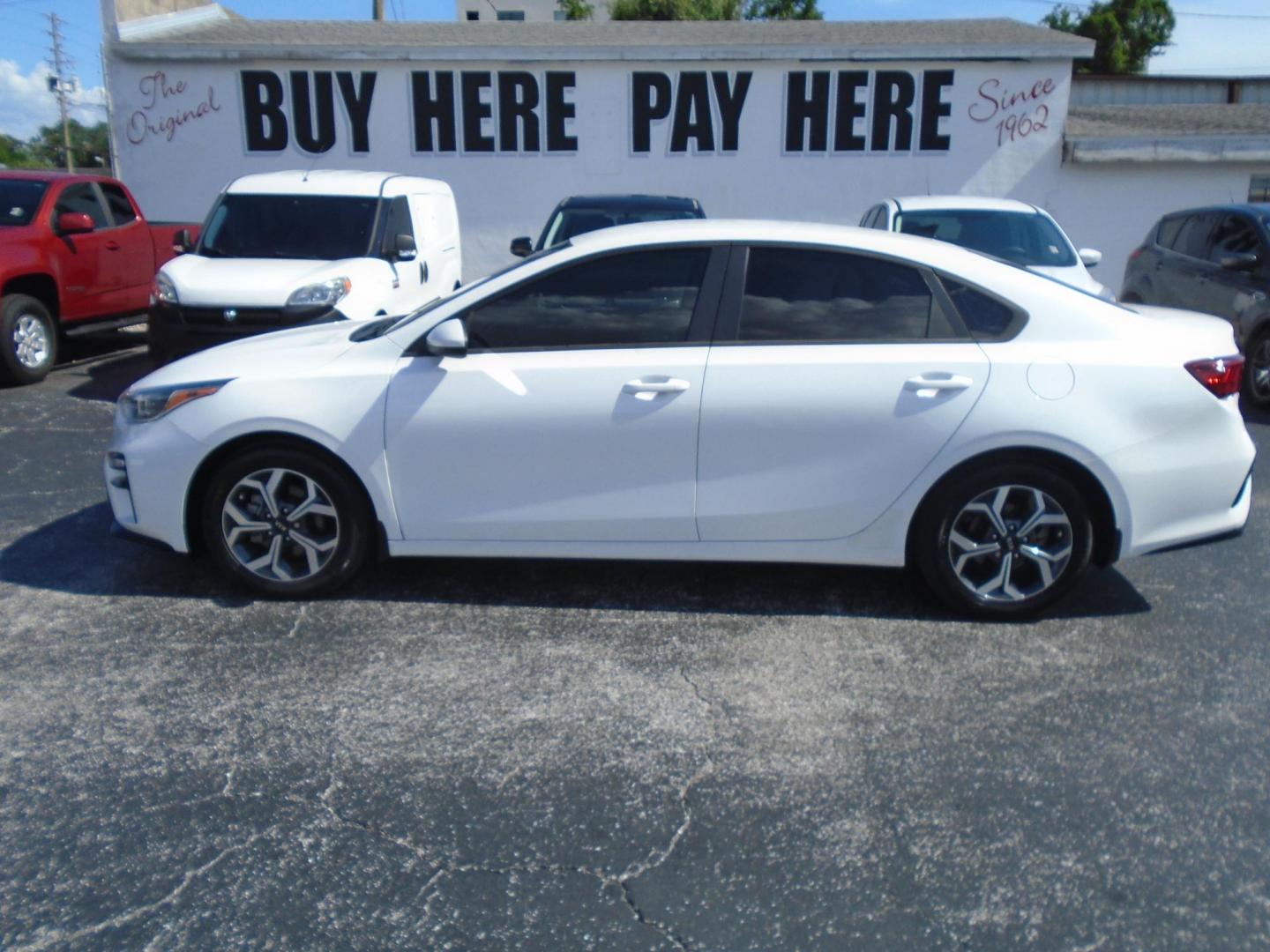 2021 Kia Forte FE (3KPF24AD8ME) with an 2.0L L4 DOHC 16V engine, CVT transmission, located at 6112 N Florida Avenue, Tampa, FL, 33604, (888) 521-5131, 27.954929, -82.459534 - Photo#0