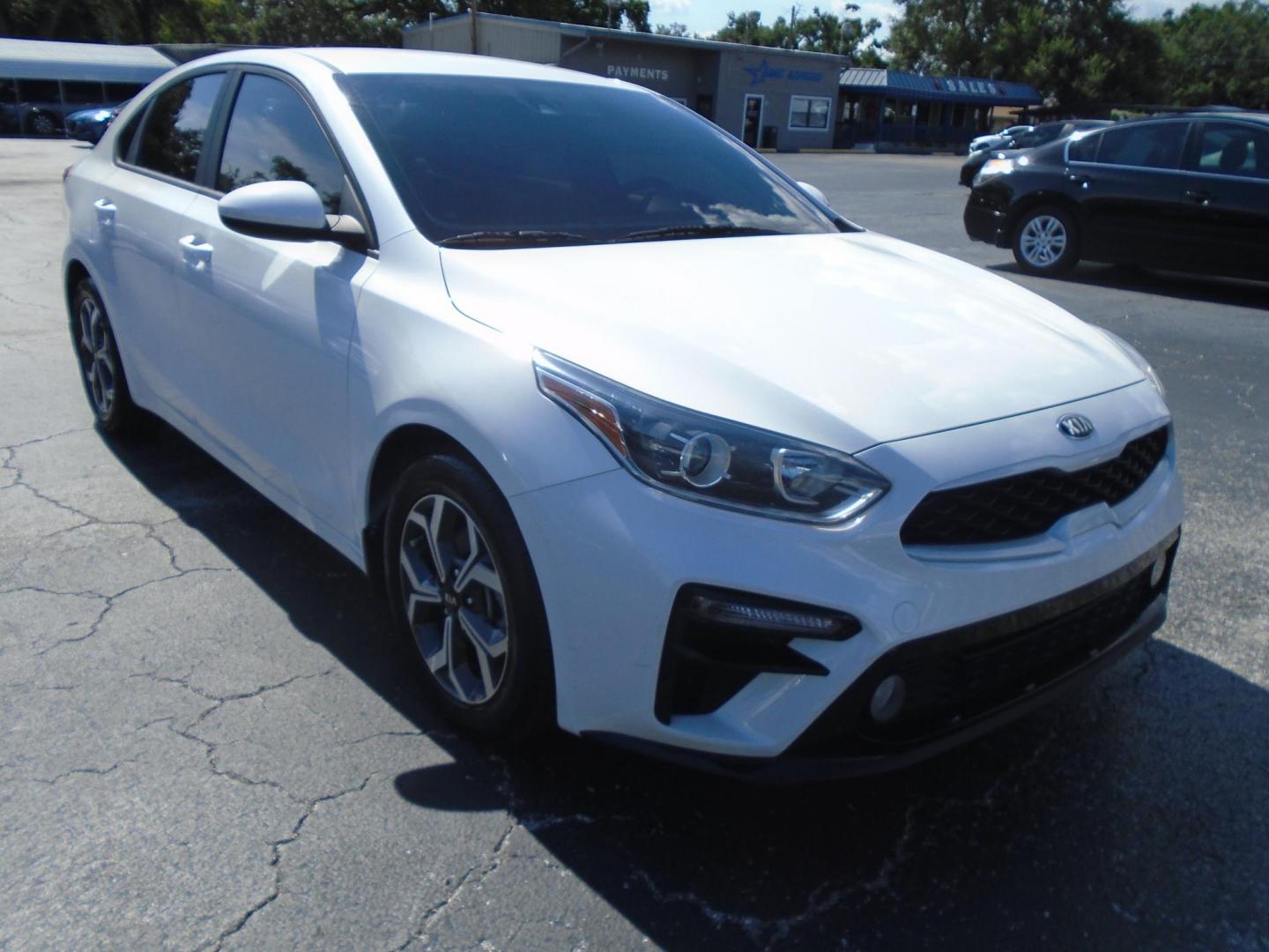 2021 Kia Forte FE (3KPF24AD8ME) with an 2.0L L4 DOHC 16V engine, CVT transmission, located at 6112 N Florida Avenue, Tampa, FL, 33604, (888) 521-5131, 27.954929, -82.459534 - Photo#3