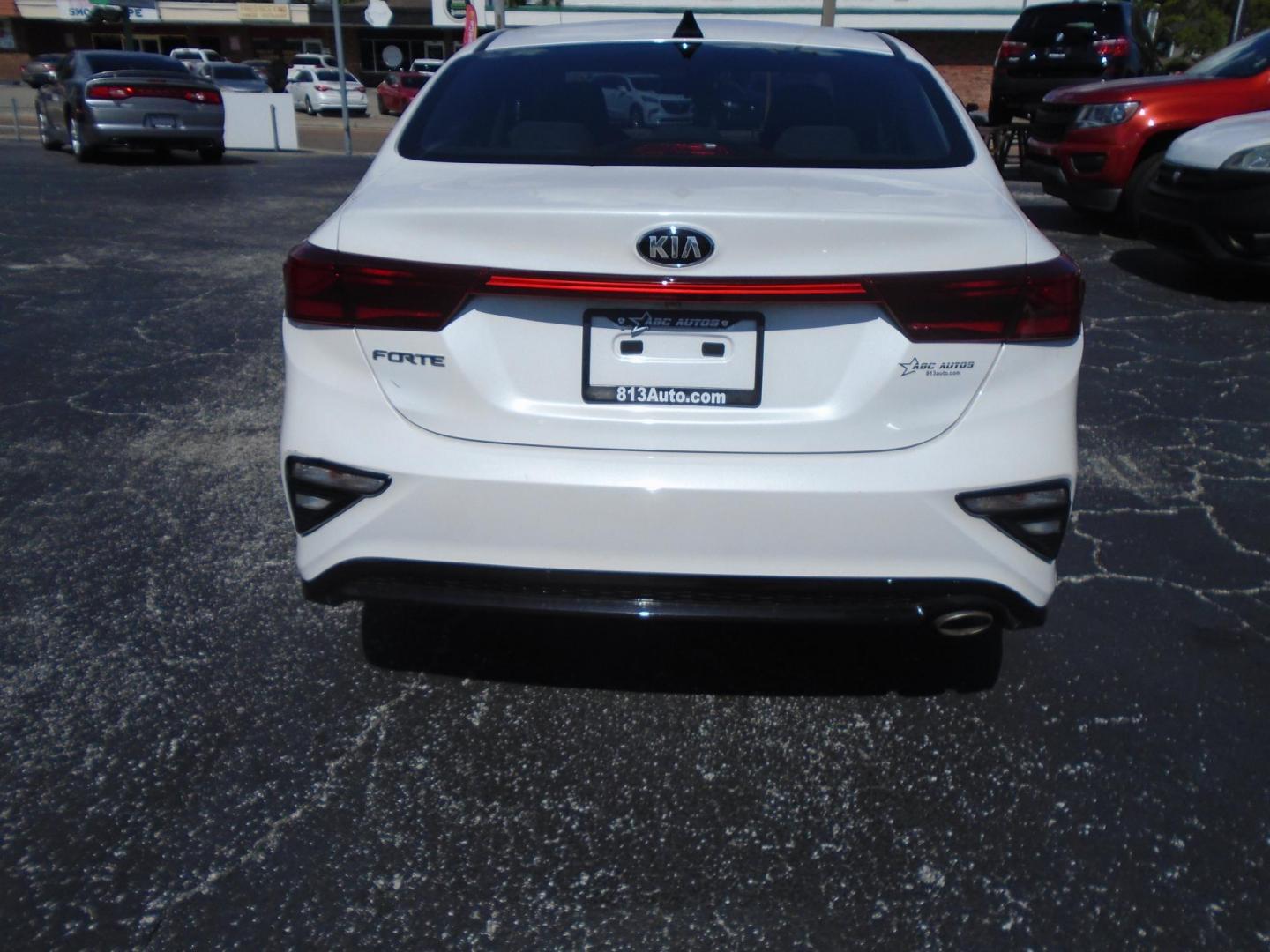 2021 Kia Forte FE (3KPF24AD8ME) with an 2.0L L4 DOHC 16V engine, CVT transmission, located at 6112 N Florida Avenue, Tampa, FL, 33604, (888) 521-5131, 27.954929, -82.459534 - Photo#4
