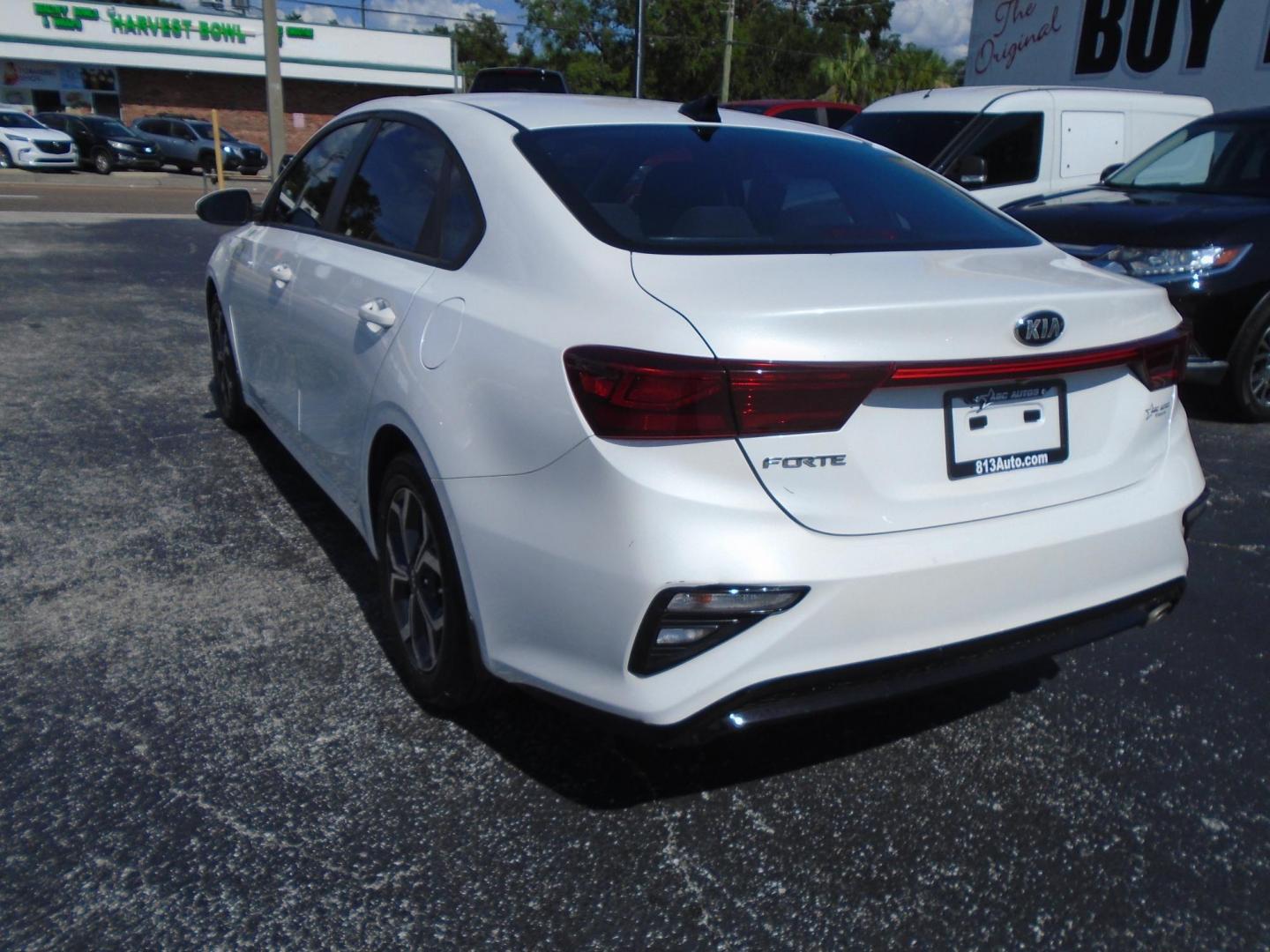 2021 Kia Forte FE (3KPF24AD8ME) with an 2.0L L4 DOHC 16V engine, CVT transmission, located at 6112 N Florida Avenue, Tampa, FL, 33604, (888) 521-5131, 27.954929, -82.459534 - Photo#6