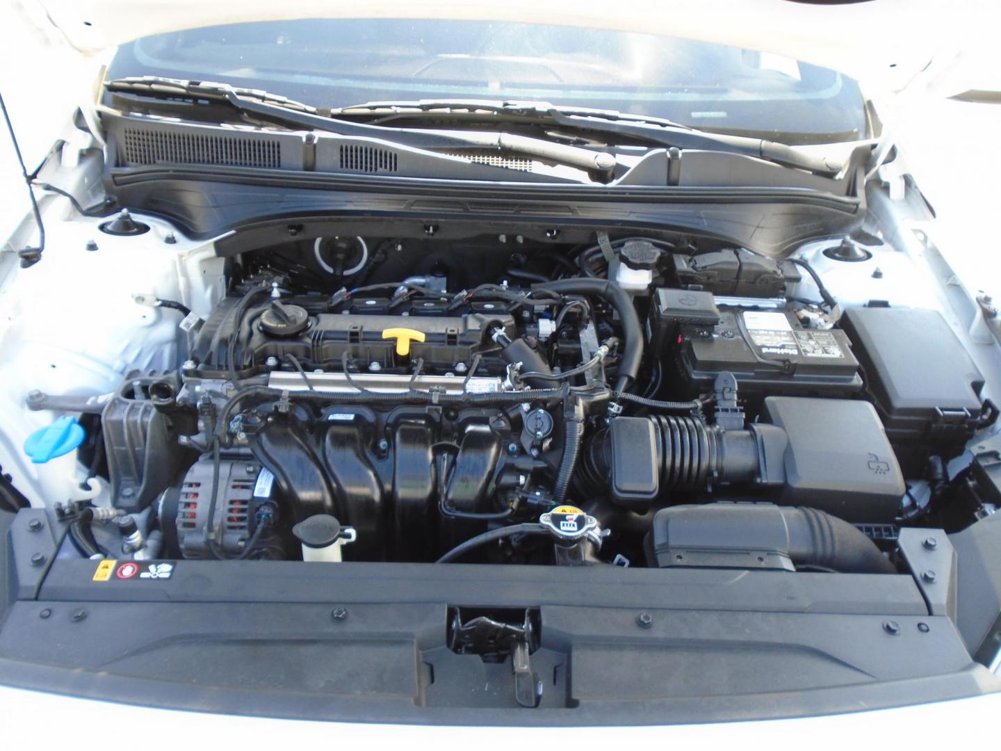 2021 Kia Forte FE (3KPF24AD8ME) with an 2.0L L4 DOHC 16V engine, CVT transmission, located at 6112 N Florida Avenue, Tampa, FL, 33604, (888) 521-5131, 27.954929, -82.459534 - Photo#9
