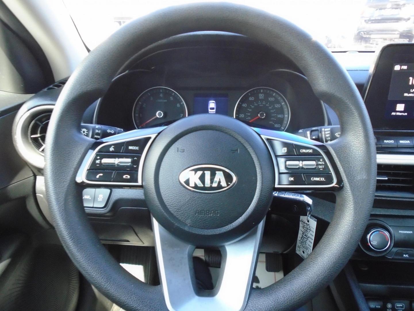 2021 Kia Forte FE (3KPF24AD8ME) with an 2.0L L4 DOHC 16V engine, CVT transmission, located at 6112 N Florida Avenue, Tampa, FL, 33604, (888) 521-5131, 27.954929, -82.459534 - Photo#12