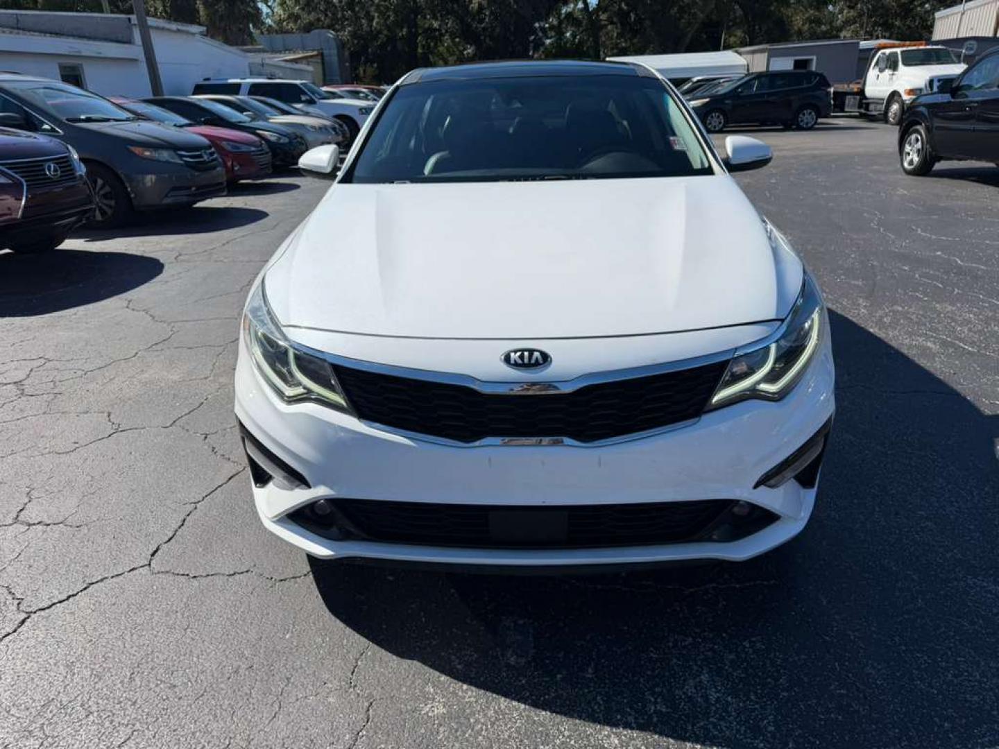 2019 White /Grey Kia Optima EX (5XXGU4L13KG) with an 1.6L L4 DOHC 16V engine, 6A transmission, located at 6112 N Florida Avenue, Tampa, FL, 33604, (888) 521-5131, 27.954929, -82.459534 - 499$ down plus tax & tag. - Photo#1