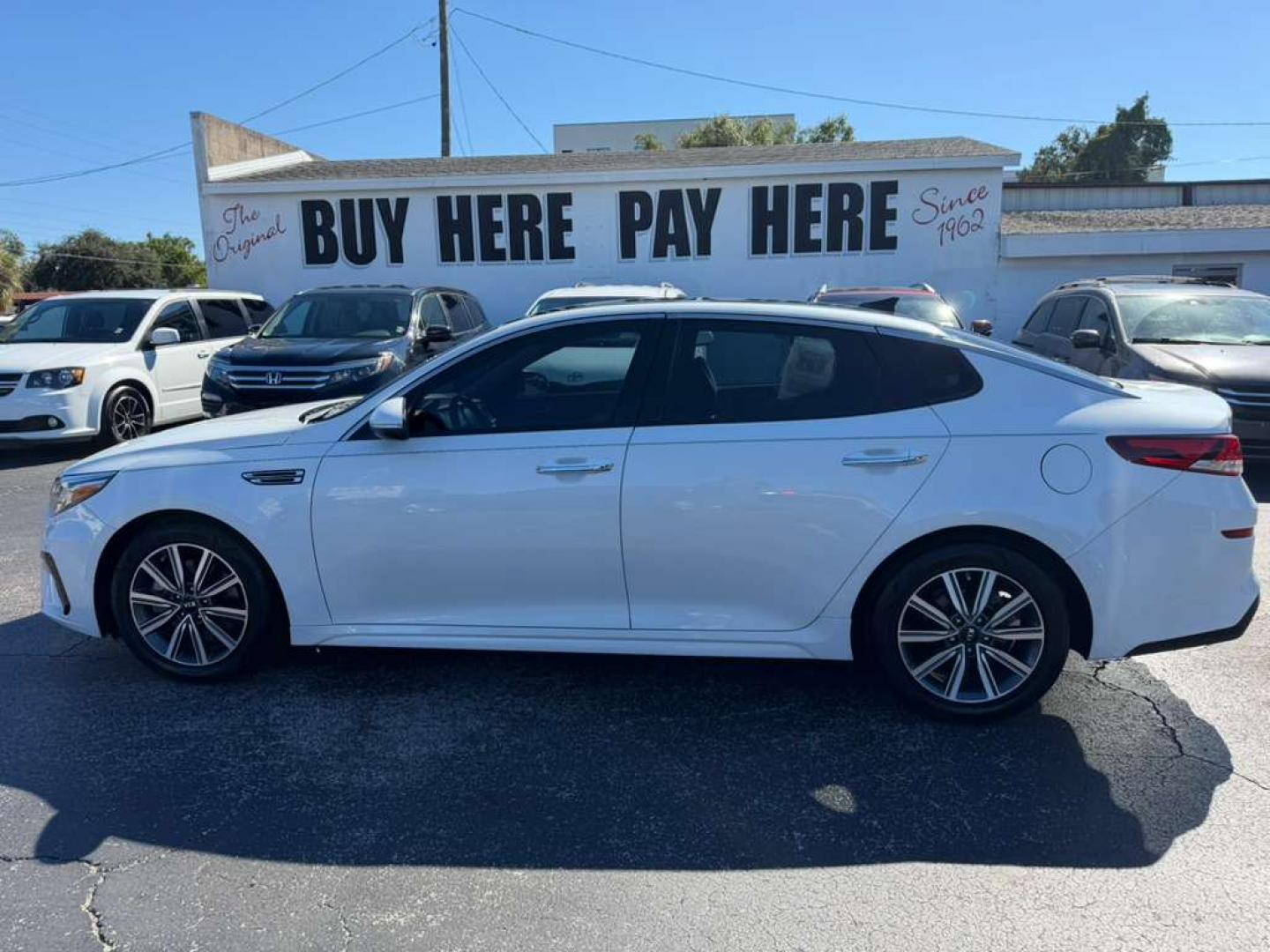 2019 White /Grey Kia Optima EX (5XXGU4L13KG) with an 1.6L L4 DOHC 16V engine, 6A transmission, located at 6112 N Florida Avenue, Tampa, FL, 33604, (888) 521-5131, 27.954929, -82.459534 - 499$ down plus tax & tag. - Photo#0