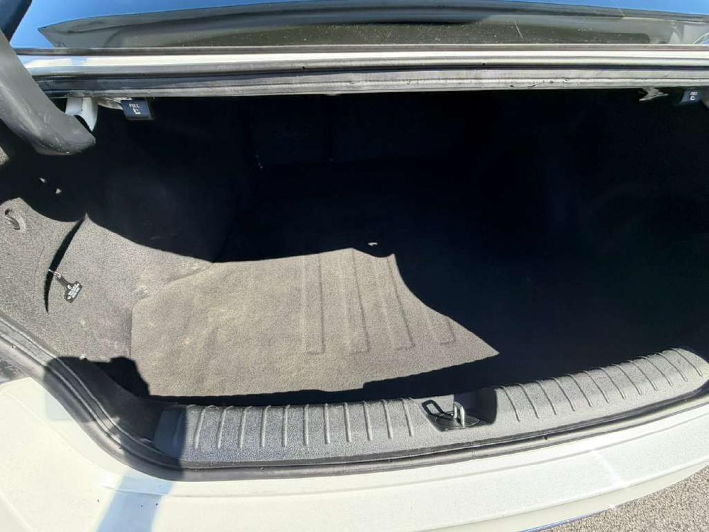 2019 White /Grey Kia Optima EX (5XXGU4L13KG) with an 1.6L L4 DOHC 16V engine, 6A transmission, located at 6112 N Florida Avenue, Tampa, FL, 33604, (888) 521-5131, 27.954929, -82.459534 - 499$ down plus tax & tag. - Photo#9