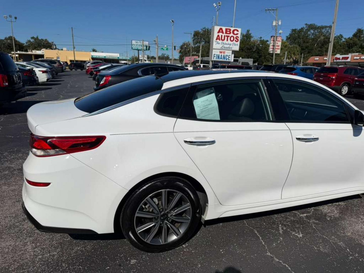 2019 White /Grey Kia Optima EX (5XXGU4L13KG) with an 1.6L L4 DOHC 16V engine, 6A transmission, located at 6112 N Florida Avenue, Tampa, FL, 33604, (888) 521-5131, 27.954929, -82.459534 - 499$ down plus tax & tag. - Photo#5